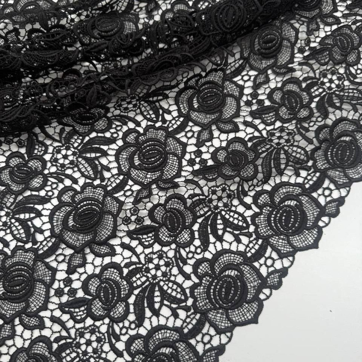 Spitze Polyamid schwarz BLumenmuster D&G 86 cm 290g/m2