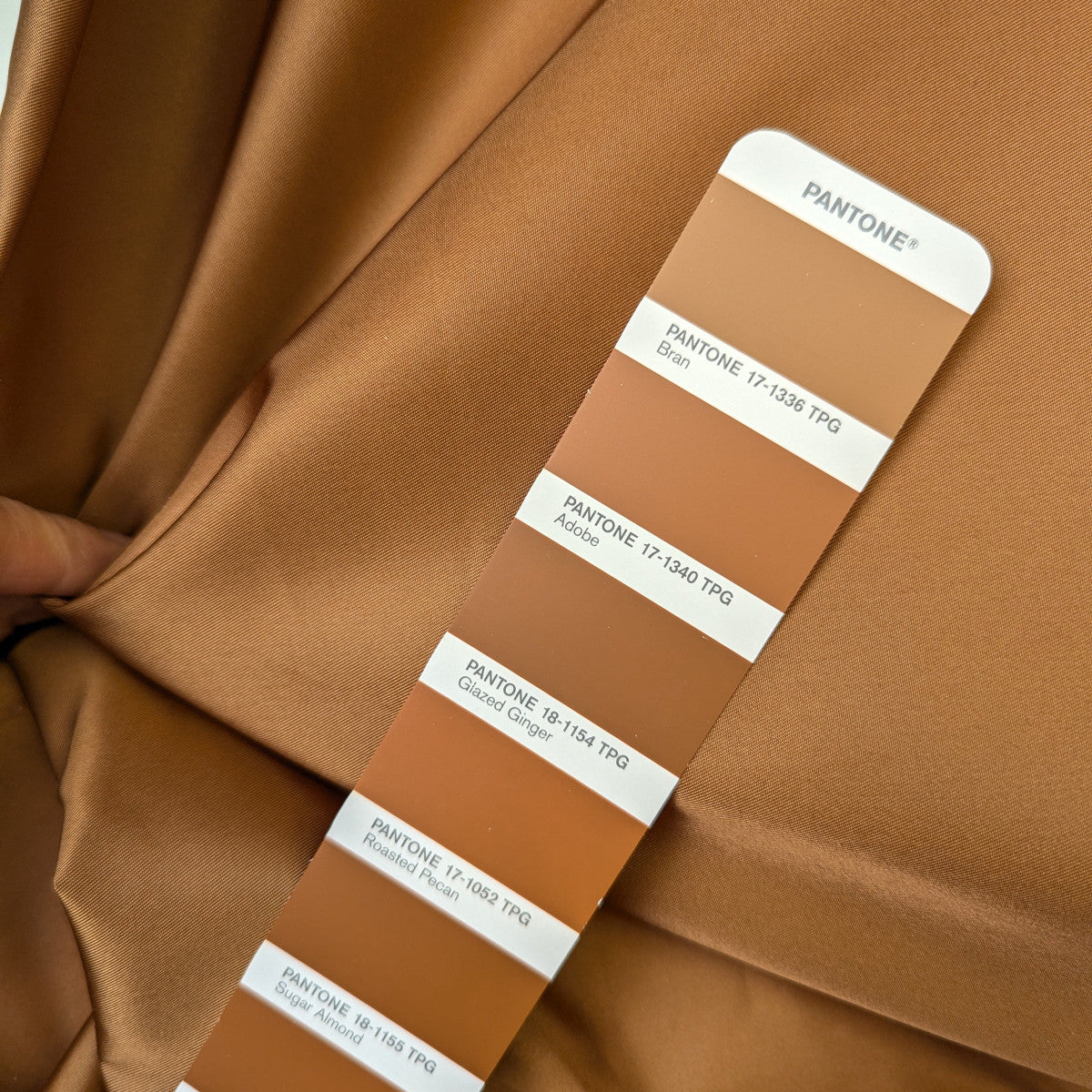 Nylon, Polyamid, Pantone Bran Ideal · 145 cm