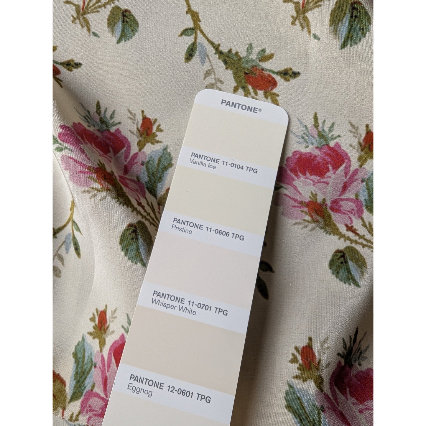 Crêpe · Seide · Floral · Farbe: pasteltöne · 140 cm · 80 g/m² · Meterware