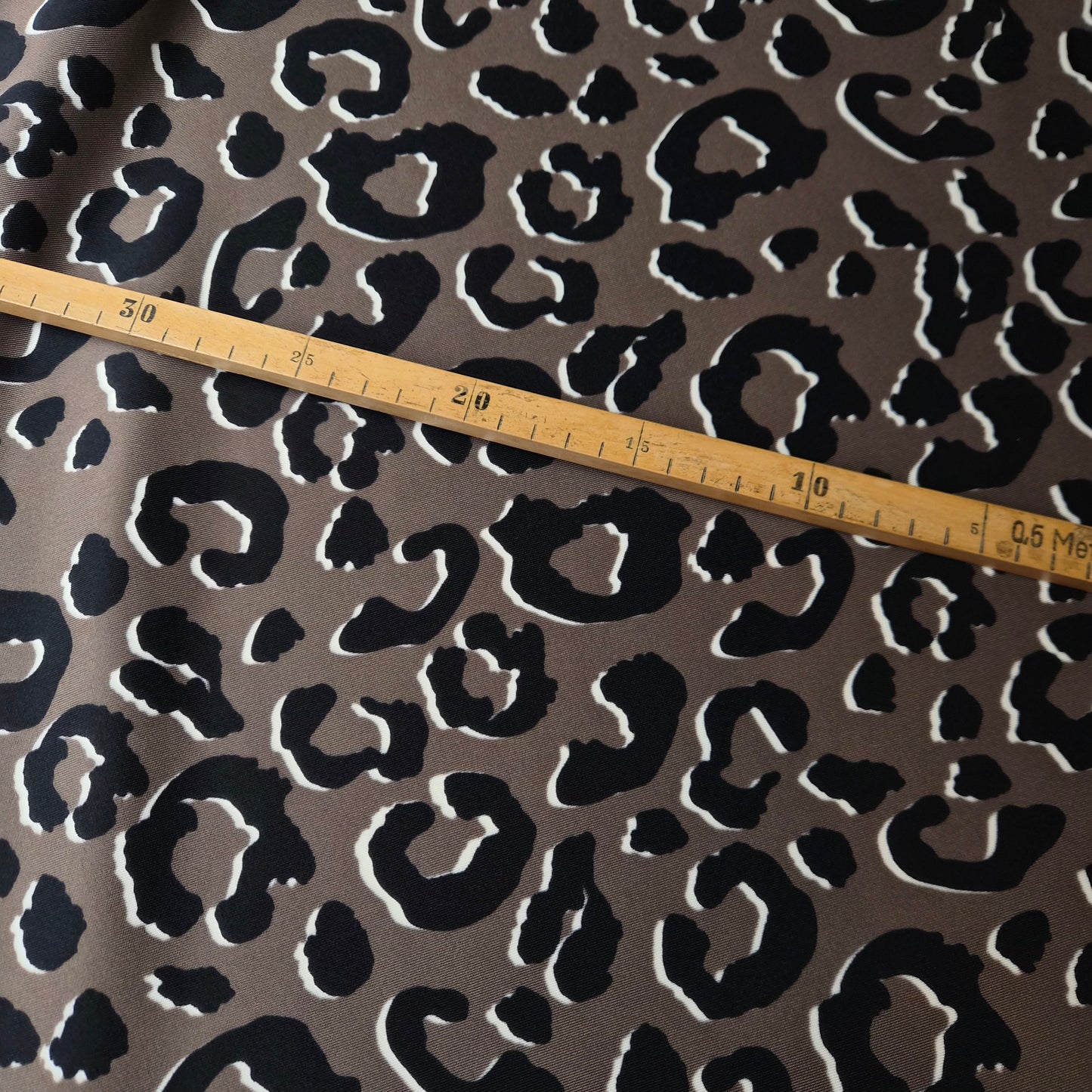 Punto Milano · Polyester · Animal · Pantone Coffee Quartz · 150 cm · 290g/m2 Meterware