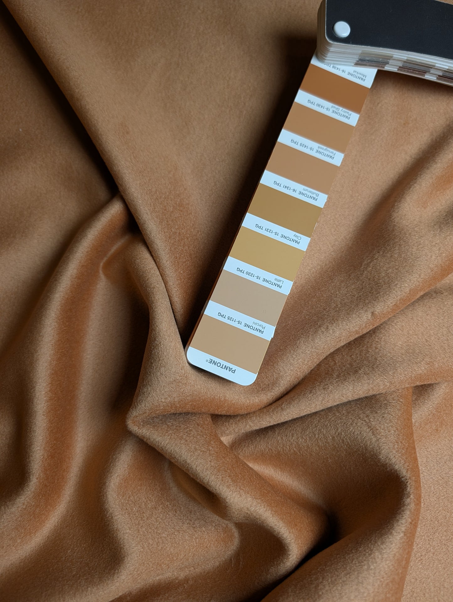 Mantelstoff · Fuzzy · Kaschmir, Wolle · Pantone Clay · 150 cm · 340 g/m² · Meterware