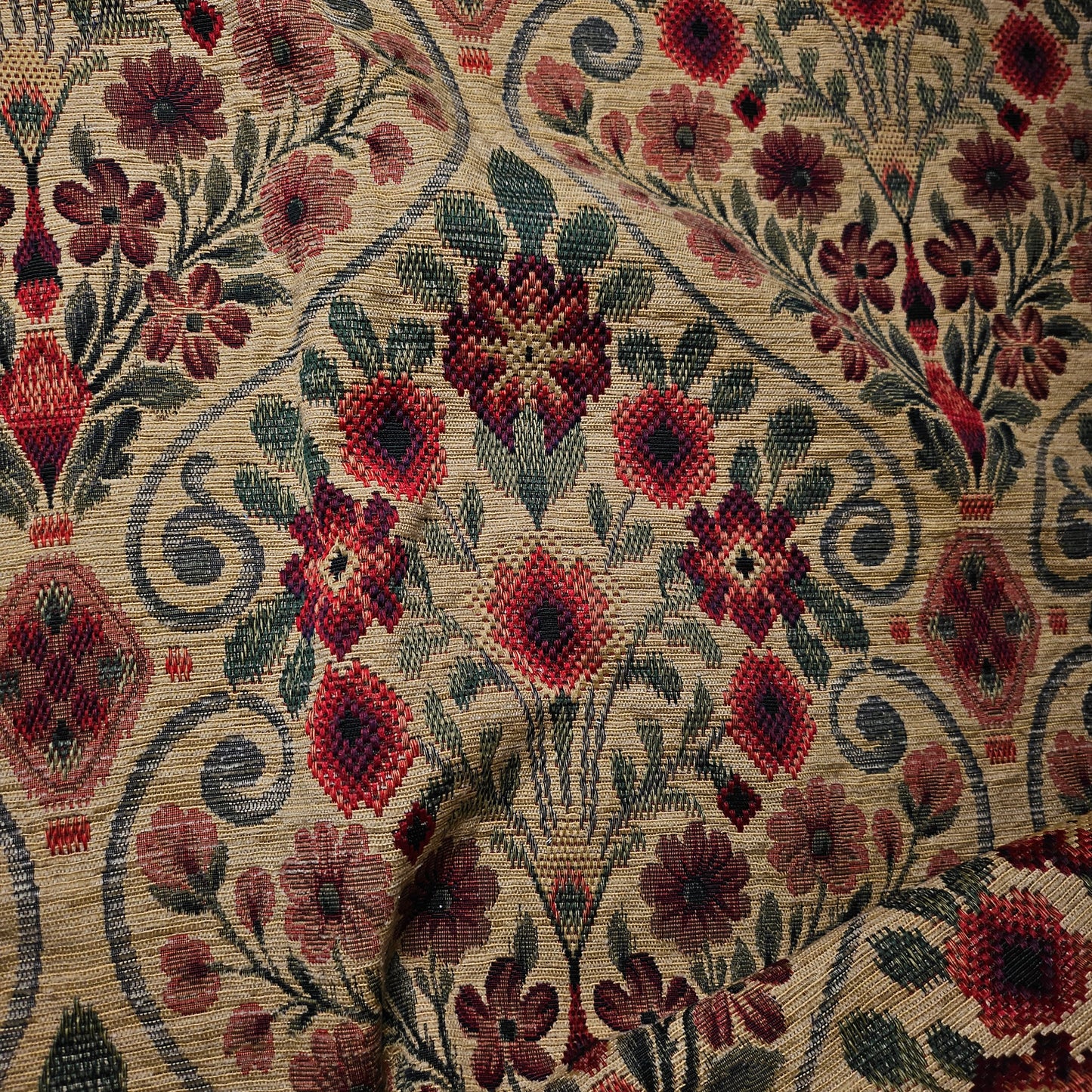 Meterware · Jacquard · Polyester · Ornament · Pantone New Wheat · 145 cm · 320 g/m²