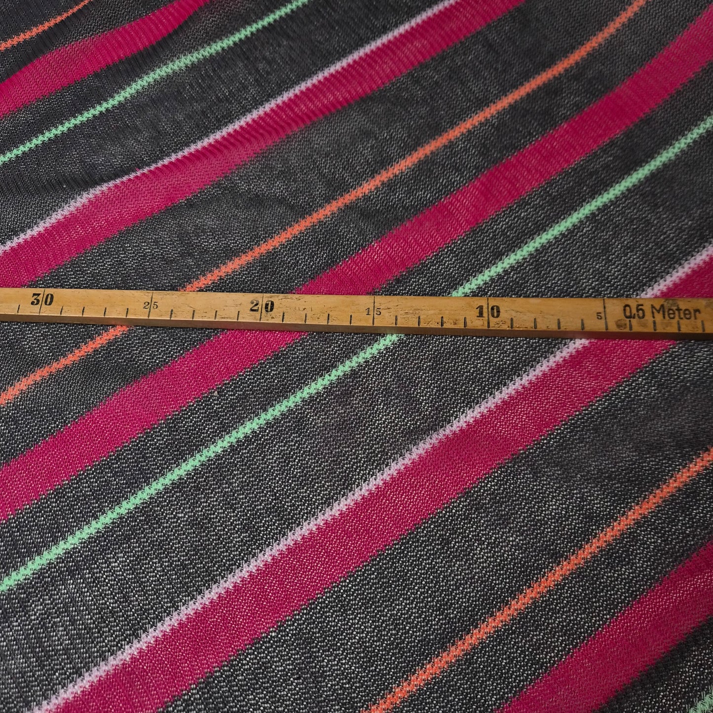 Strickstoff · Baumwolle, Viskose · Gestreift · Farbe: Grau pinktöne · 145 cm · 130 g/m² · Meterware