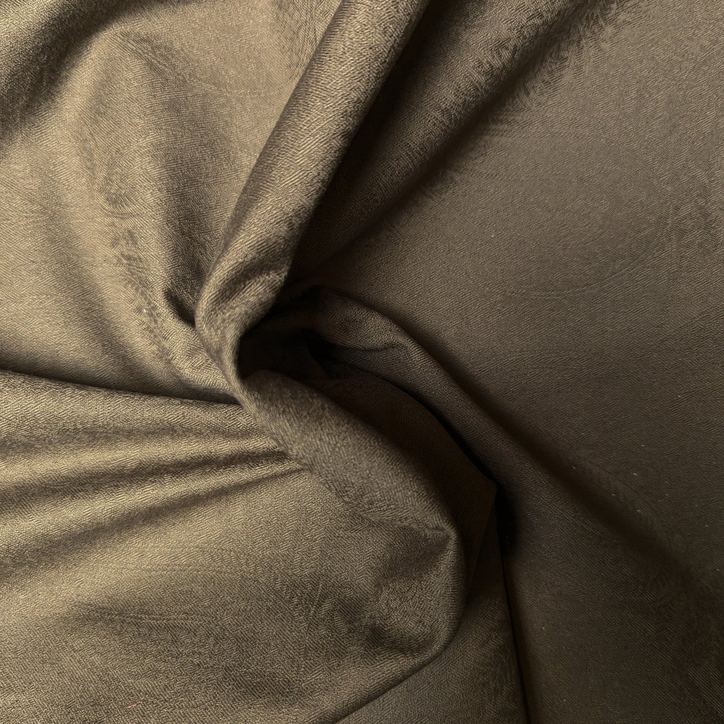 Baumwolle/Elasthan Jacquard Garbadine leichter Stretch Etr* Paisleymuster Basisfarbe Petrified Oak 140 cm M6X5X11 270 g/m²