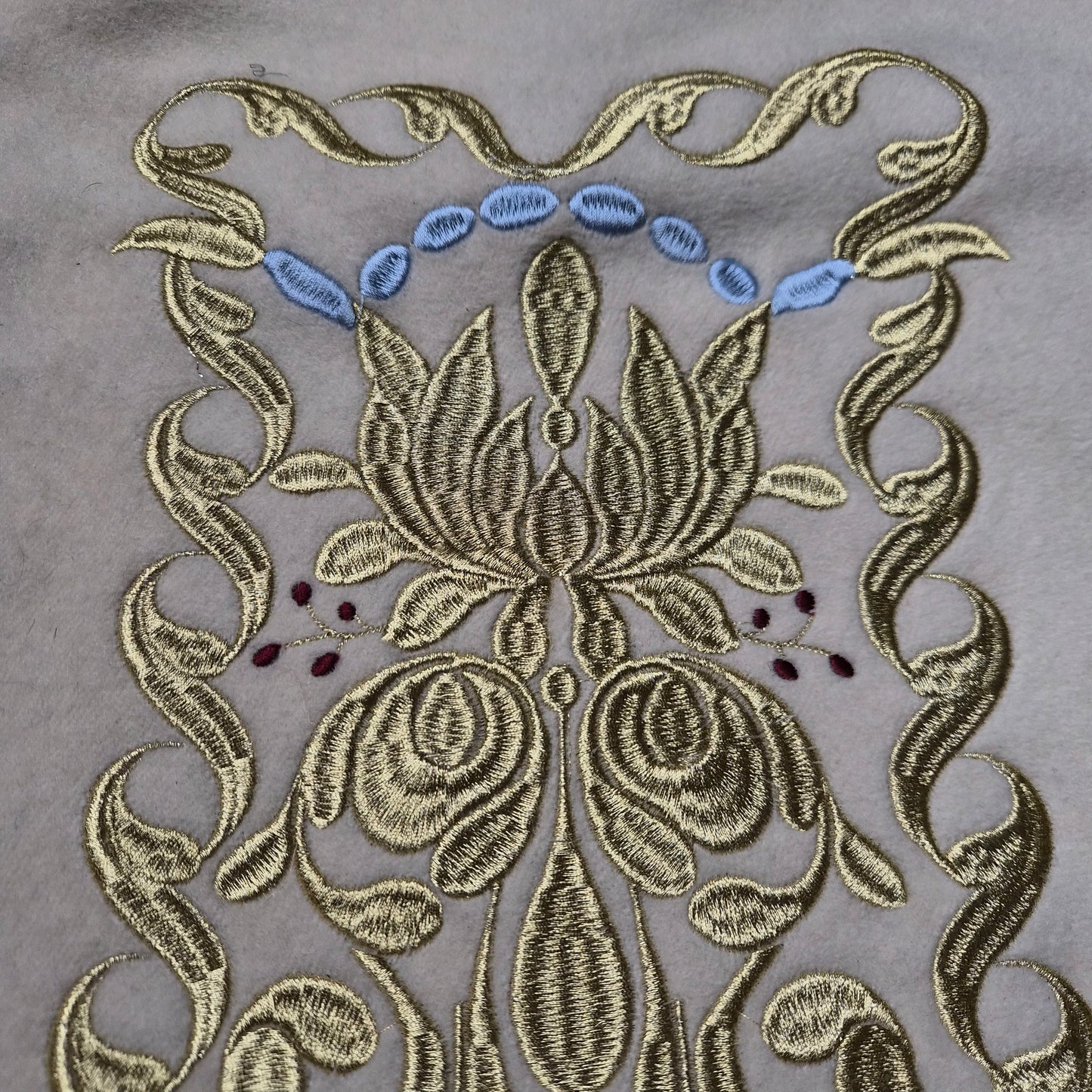 Einzelstück · Stickerei · 40×22 cm