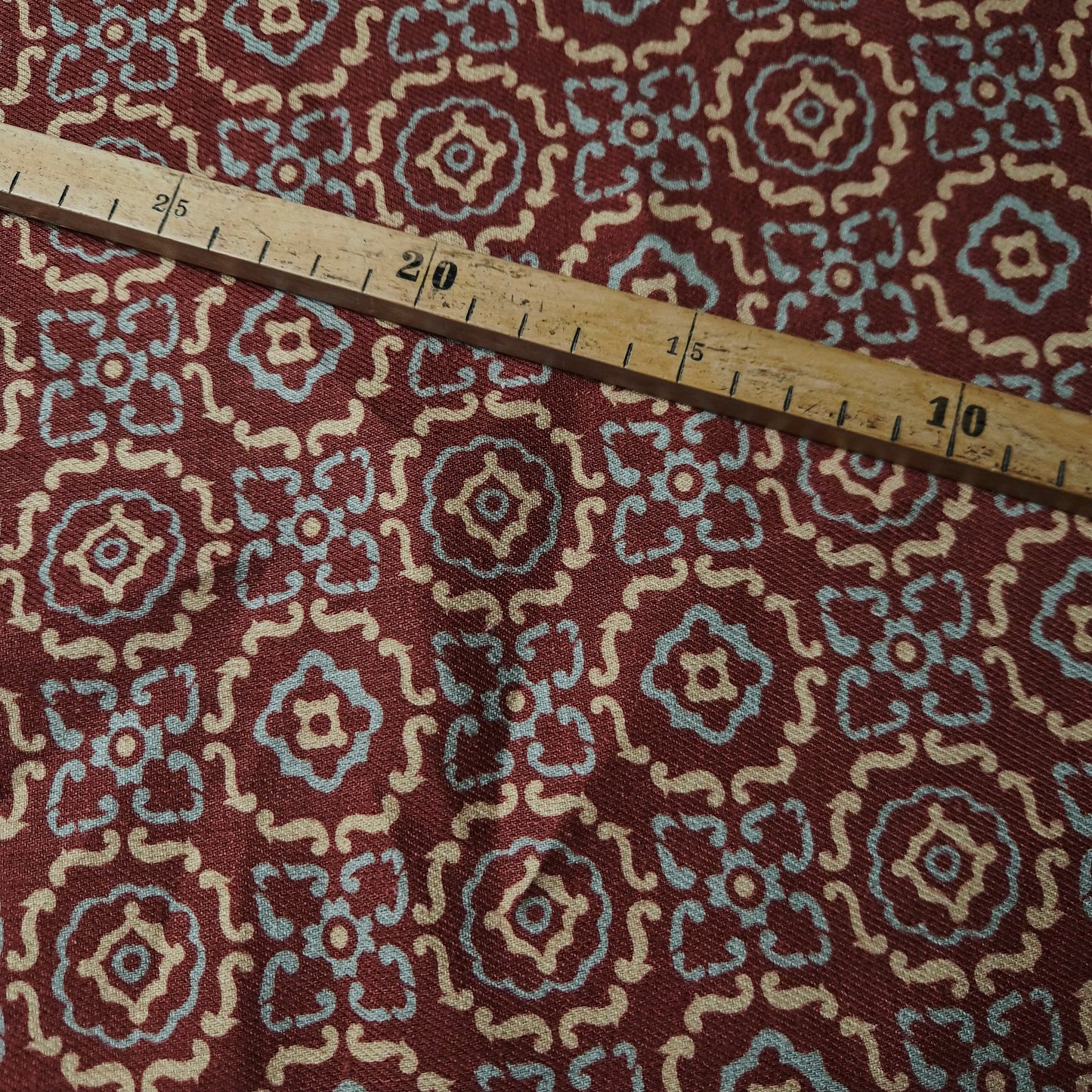 Meterware · Hosenstoff · Baumwolle · Ornament · Pantone Ginger Spice · 145 cm