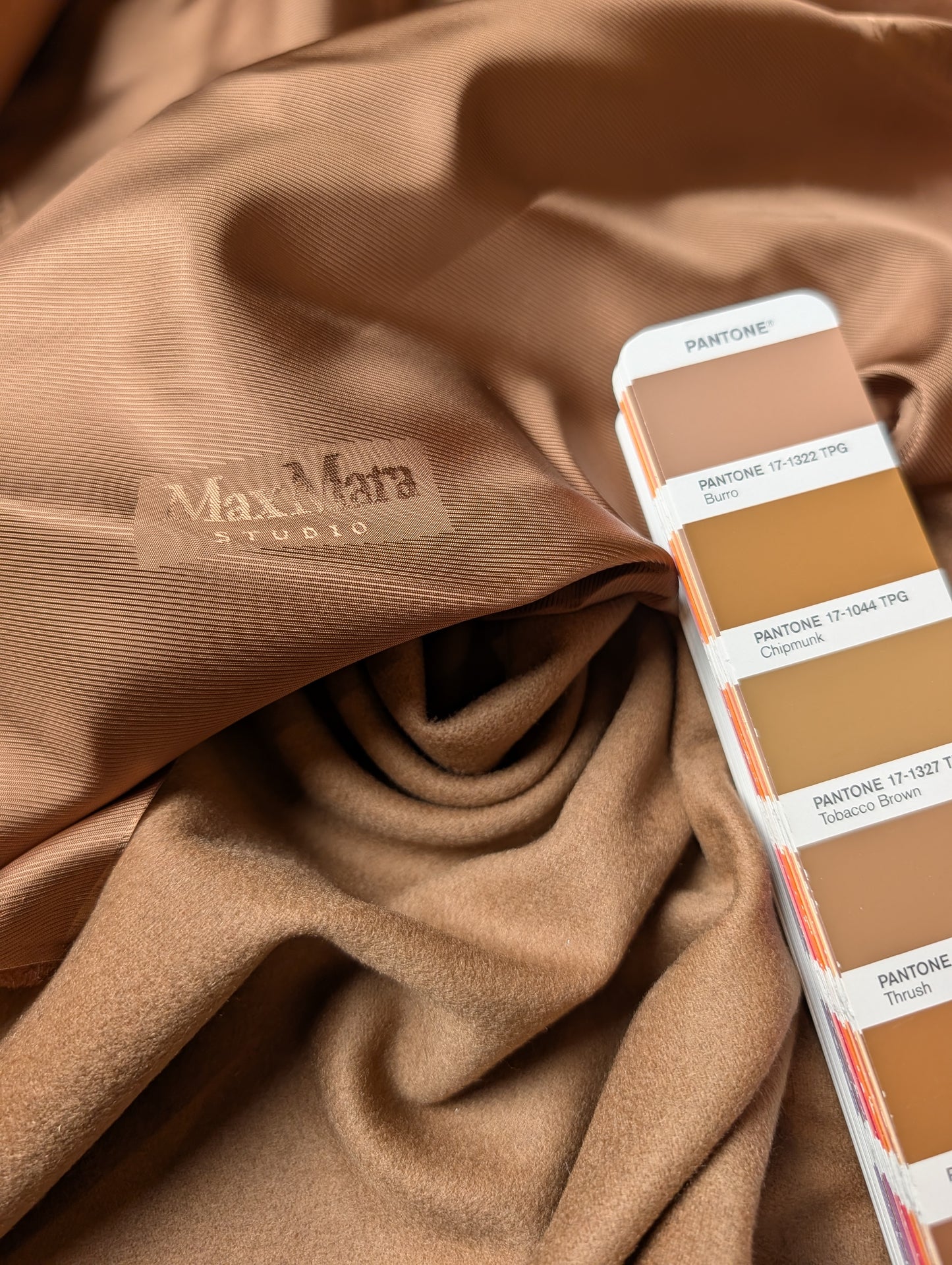 Kombipaket · Mantelstoff 348g/m² · Kaschmir · Pantone Burro · Stoff 300 cm + Futter 250 cm