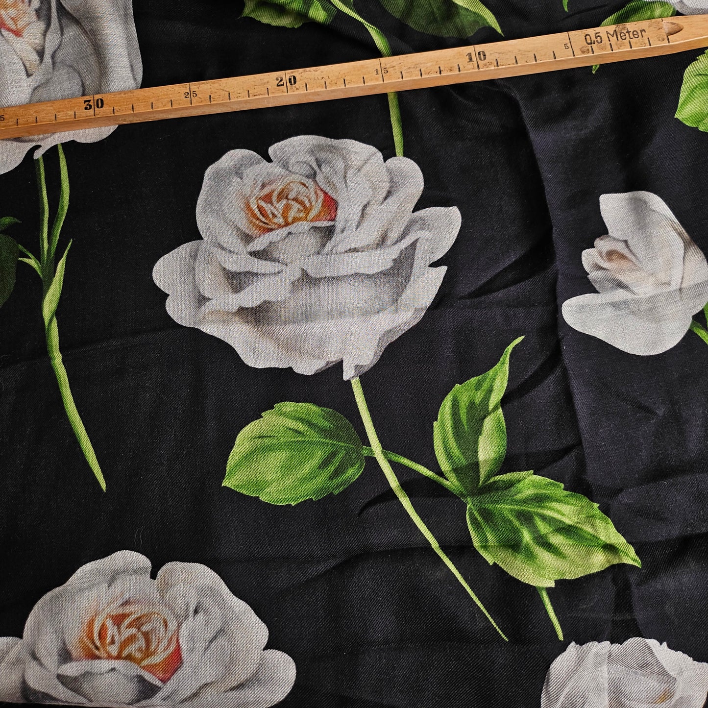 Schal · Seide, Modal · Floral · Schwarz, Weiß und Rosatöne · 70 cm × 200 cm