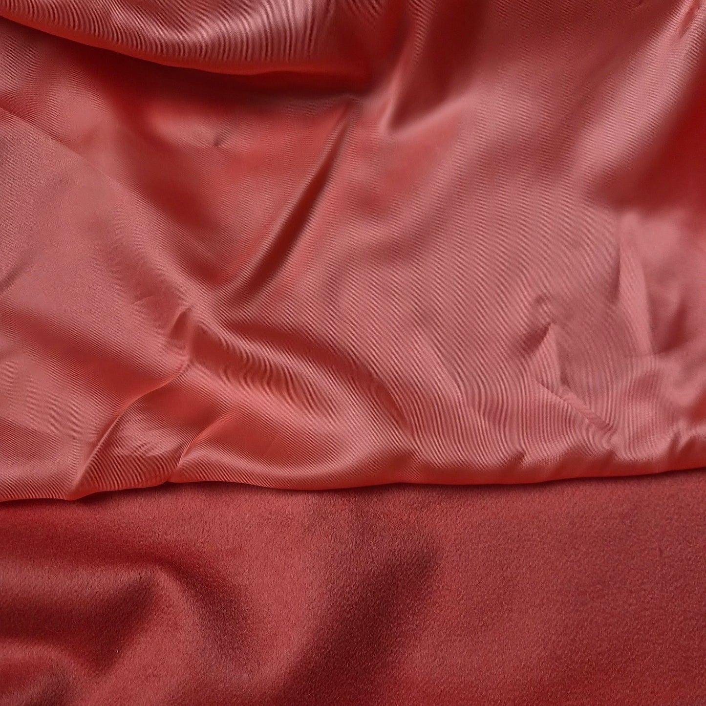 Kombipaket · Mantelstoff · Doubleface, Trennbar · Kaschmir · Pantone Coral · Stoff 200×150 cm + Viskosefutter 200×150 cm · 740 g/m²