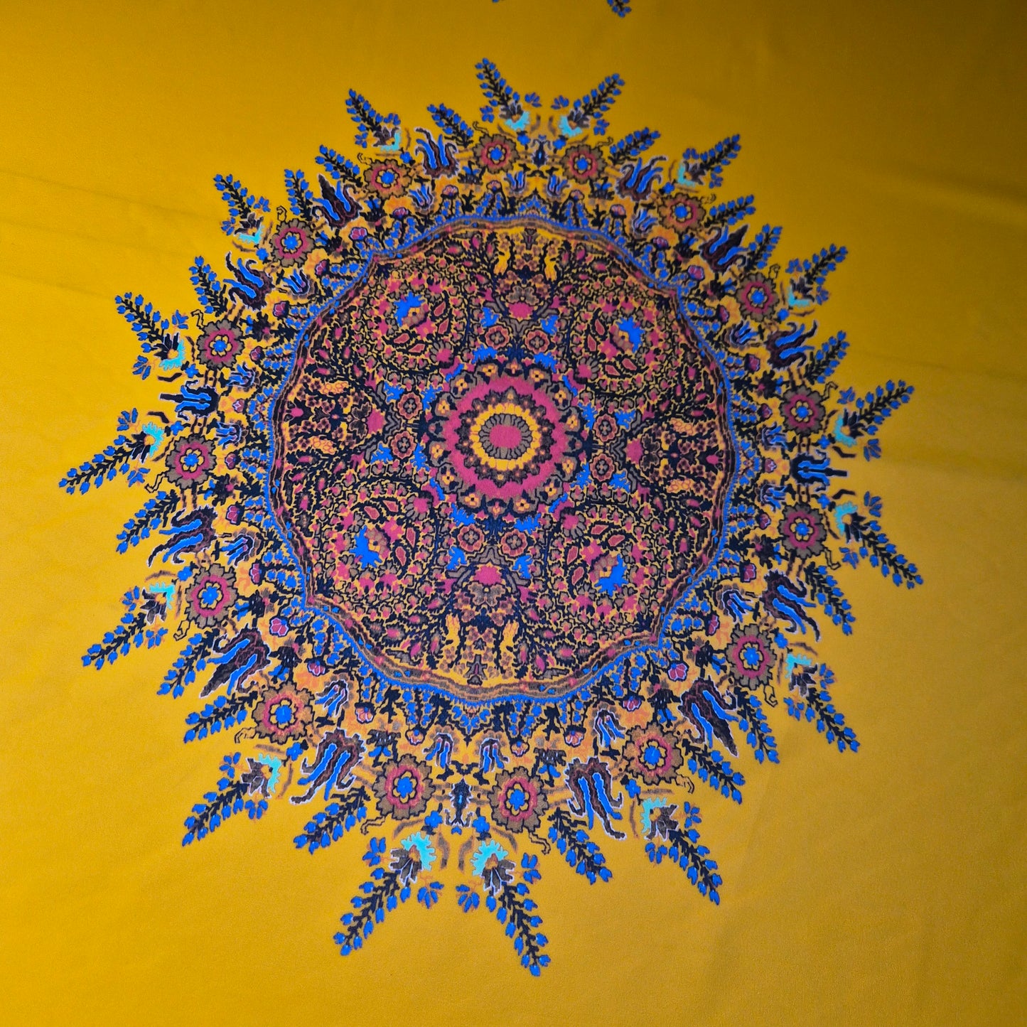 Lycra · Kunstfaser, Elasthan · Ornament · Farbe: Gelbtöne · 75×130 cm · 190 g/m² · Panel