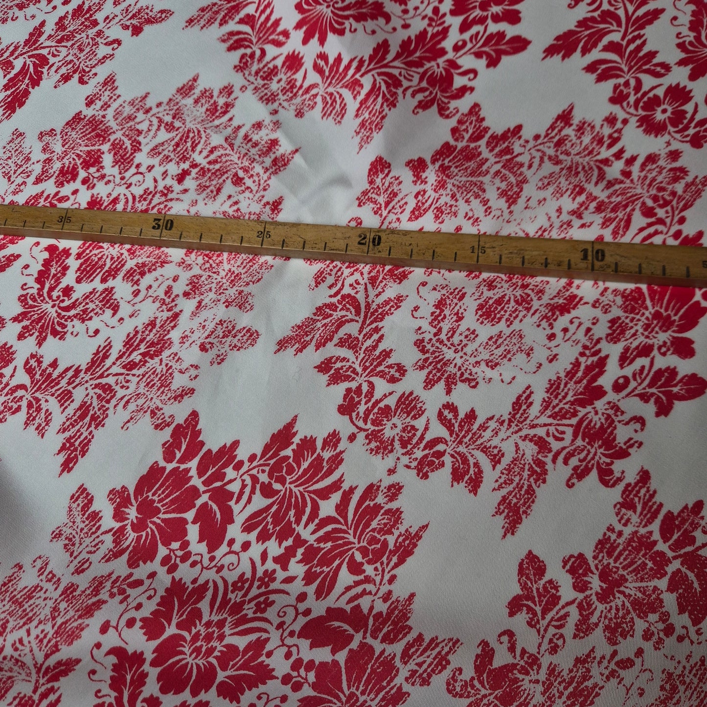 Poplin · Baumwolle · Ornament · Rot und weißtöne · 140 cm · Meterware