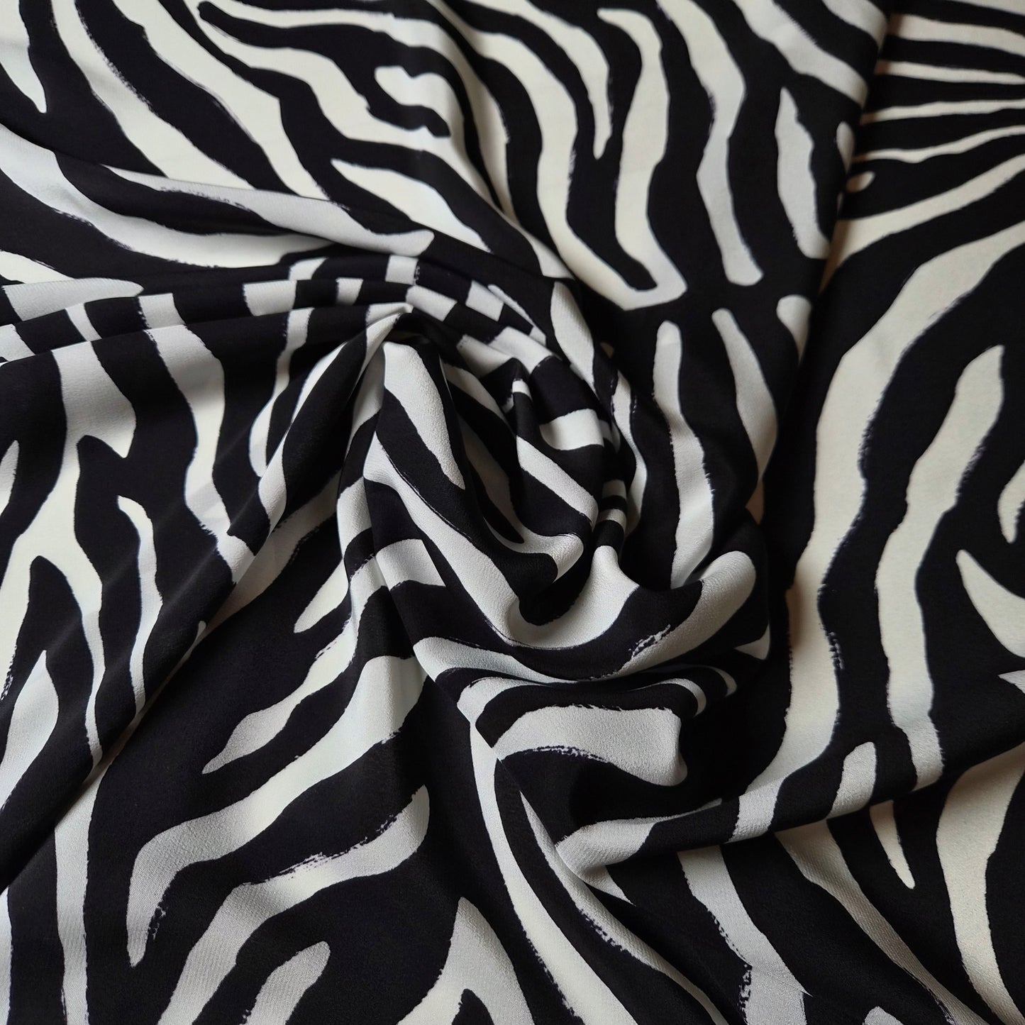 Cady · Seide · Zebramuster · Farbe: schwarz. weiß · 150 cm · 70 g/m² · Meterware