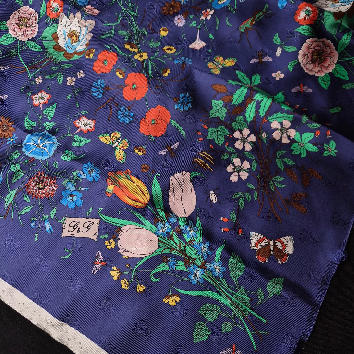 Schalpanel · Twill · mit eingewebten Bienen · Seide · Gardenprint · Mazarine Blue · 90 cm × 90 cm