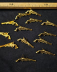 Deadstock Set aus zwei echt vergoldeten Pistolen-Pins – ca. 1,5 × 5 cm (S1X1X010)