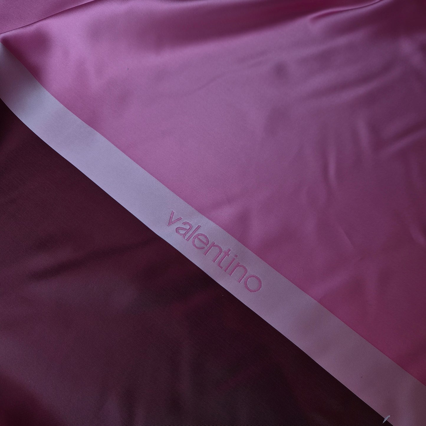 Satin · Viskose · Logo · Pink und Blautöne · 170 cm × 145 cm · Panel