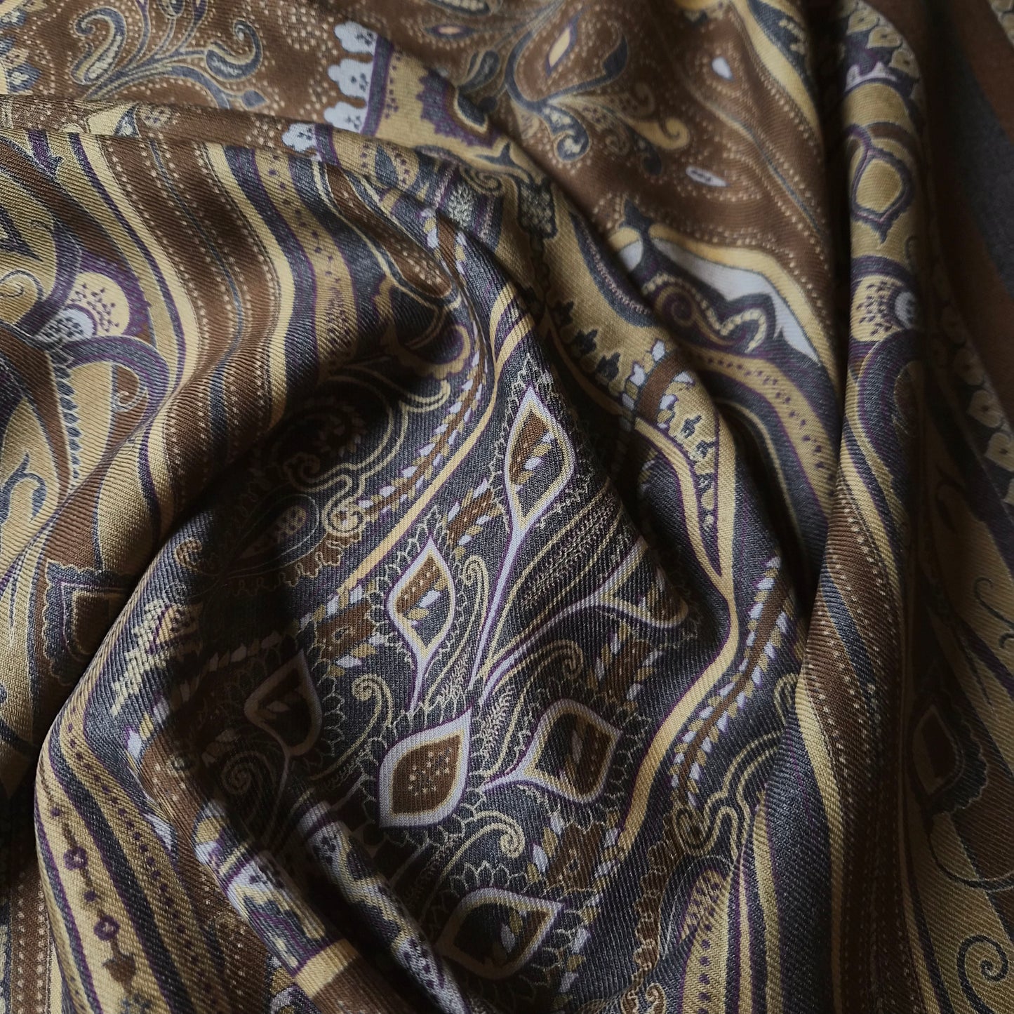 Panel · Schalpanel · Wolle, Seide · Paisley · Pantone Rawhide · ca. 40×140 cm