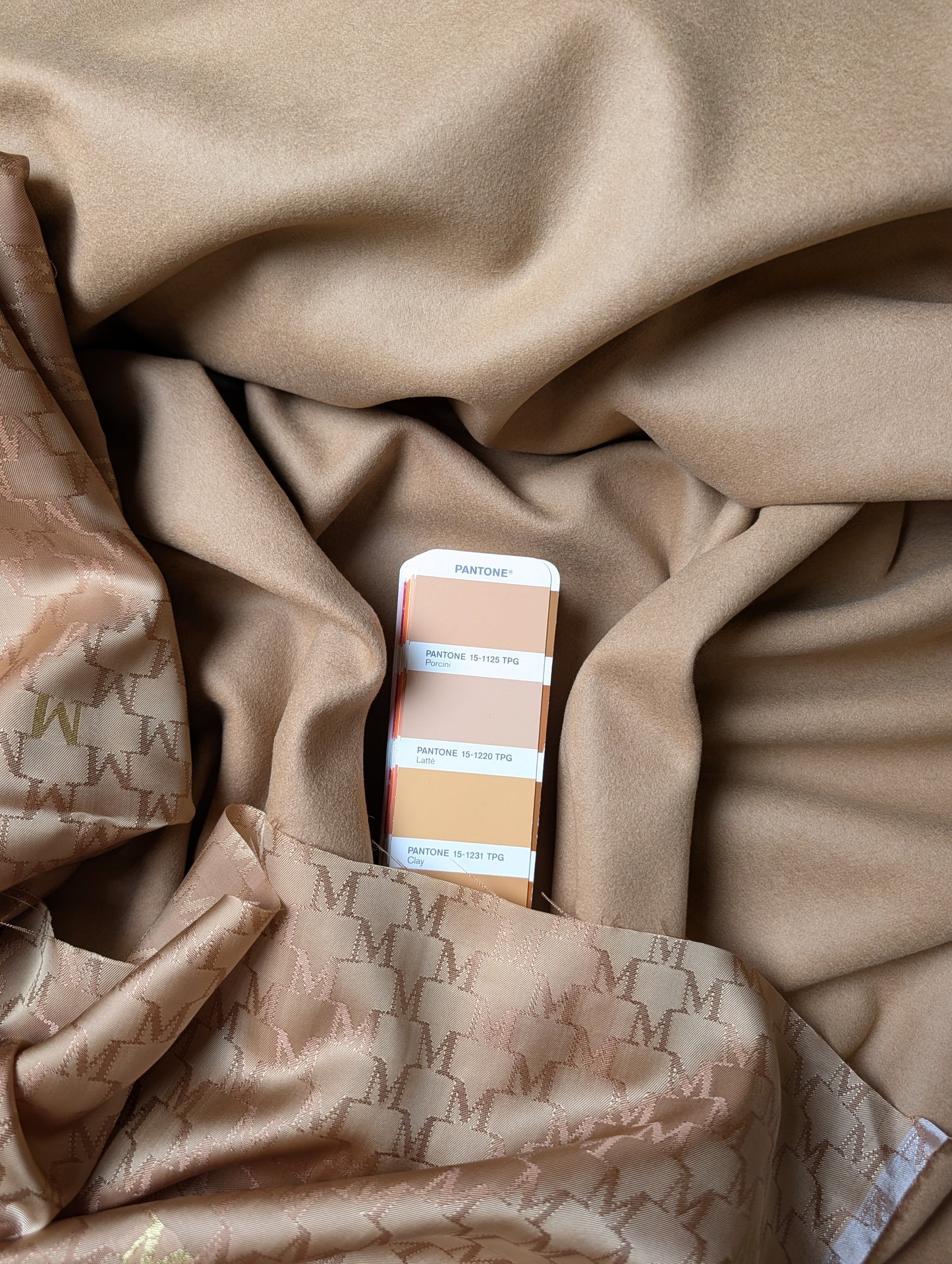 Kombipaket · B-Ware · Mantelstoff · Doubleface, Nicht trennbar · Kaschmir · Pantone Latte · Stoff 190×150 cm + Viskosefutter 150×150 cm · 740 g/m²