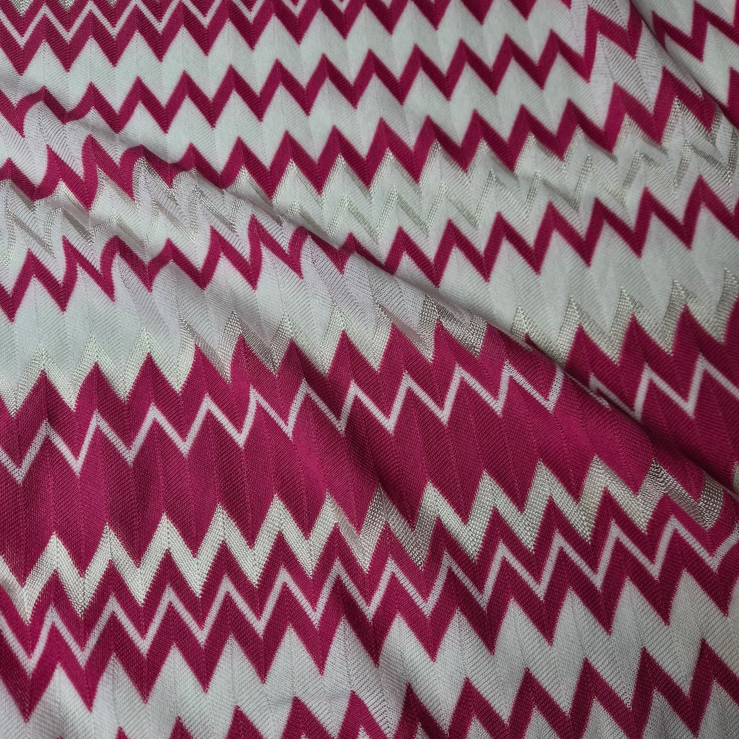 Meterware · Strickstoff, Wolle, Baumwolle, Viskose, Pantone Beetroot Purple – Brilliant White · 150 cm 160g/m2