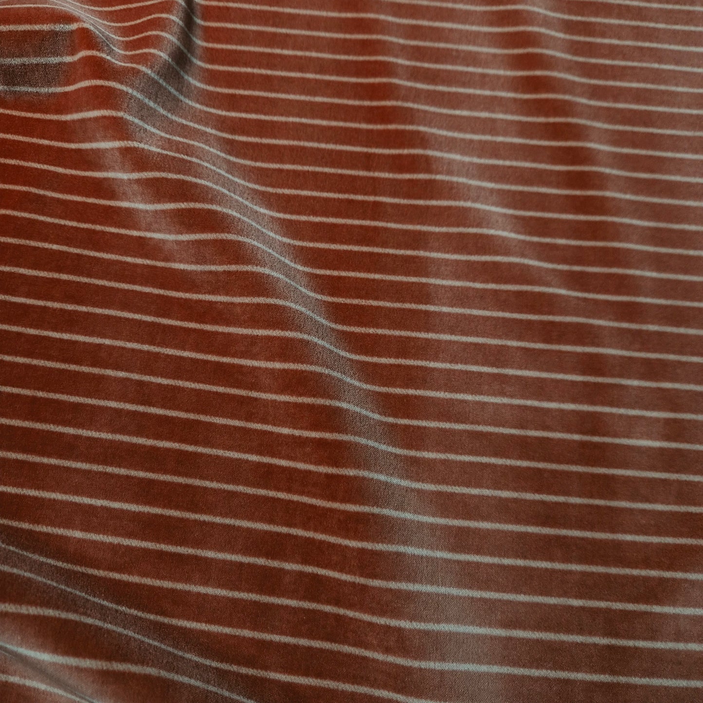 Samt · Baumwolle 64%, Viskose 36% · Gestreift · Pantone Burnt Sienna · 150 cm · 250 g/m² · Meterware