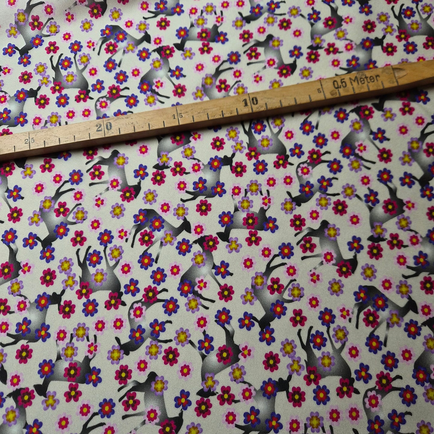 Satin · Seide · Floral · Pink und Rottöne · 130 cm · 70 g/m² · Meterware
