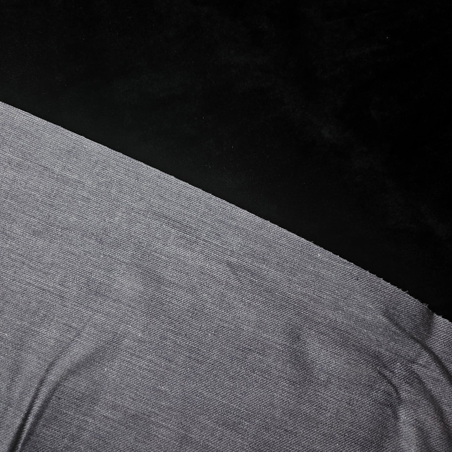 Meterware · Samtdenim · Baumwolle · Pantone Moonless Night · 150 cm · 320 g/m²