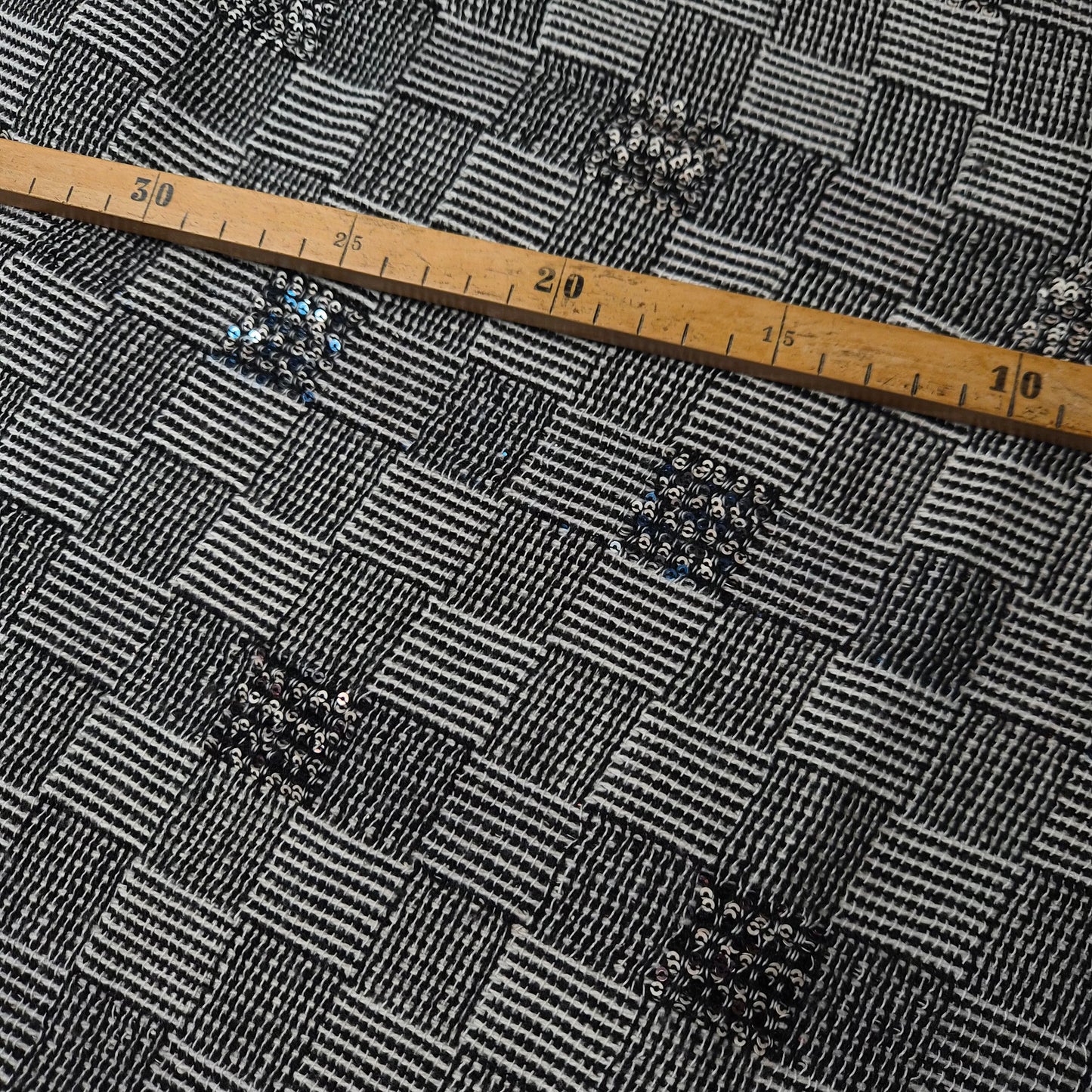 Tweed, Kariert, Pailetten · 160×160 cm