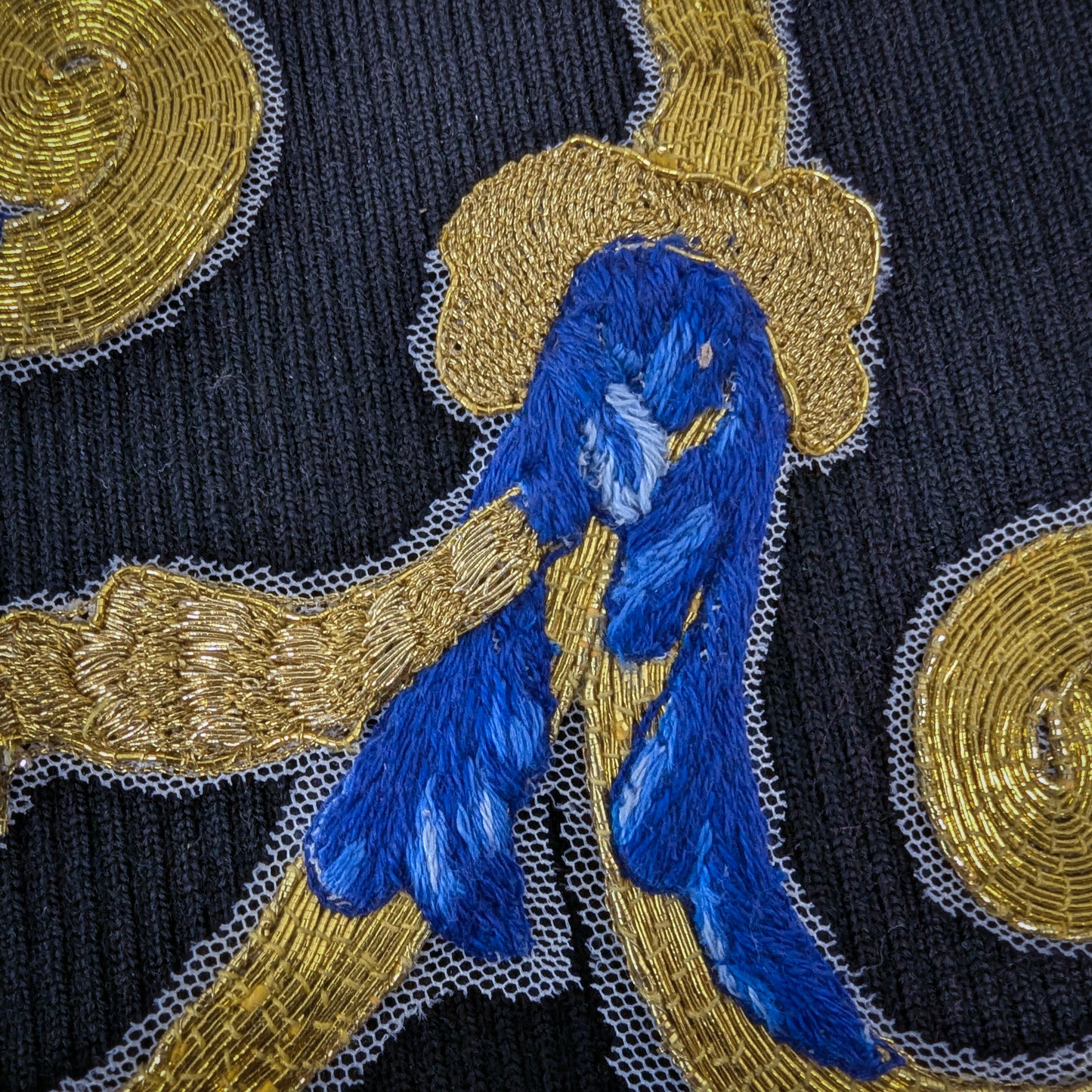 D&G gold embroidery patch with blue ribbon detail on black fabric, 30x15 cm, tulle backing.