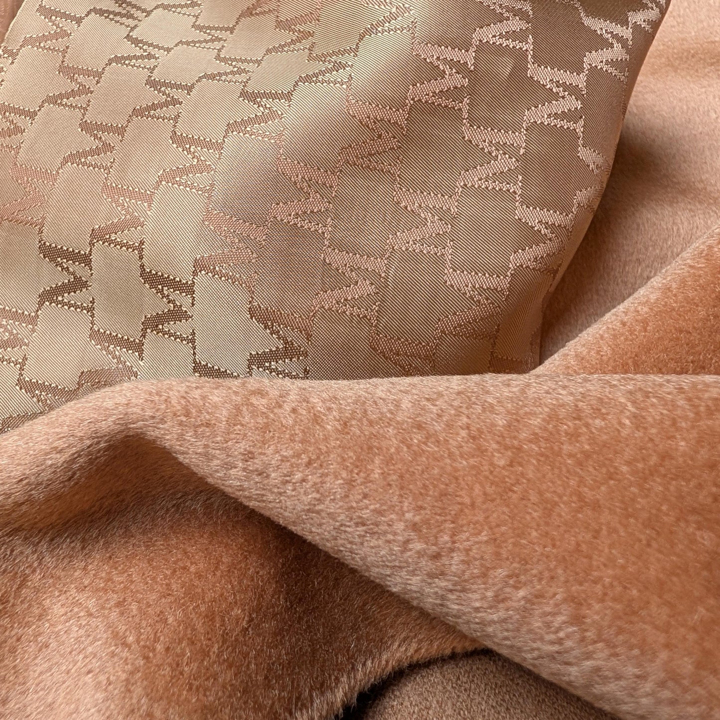 Kombipaket · Mantelstoff · Schurwolle 42%, Kaschmir 23%, Angora 23%, Seide 12% · Stoff 350×150 cm + Viskosefutter 300×150 cm · 390 g/m²