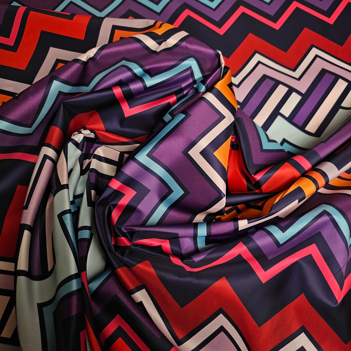 Windbreaker · Kunstfaser · Zickzack · Regenbogen · 145 cm · 50 g/m² · Meterware