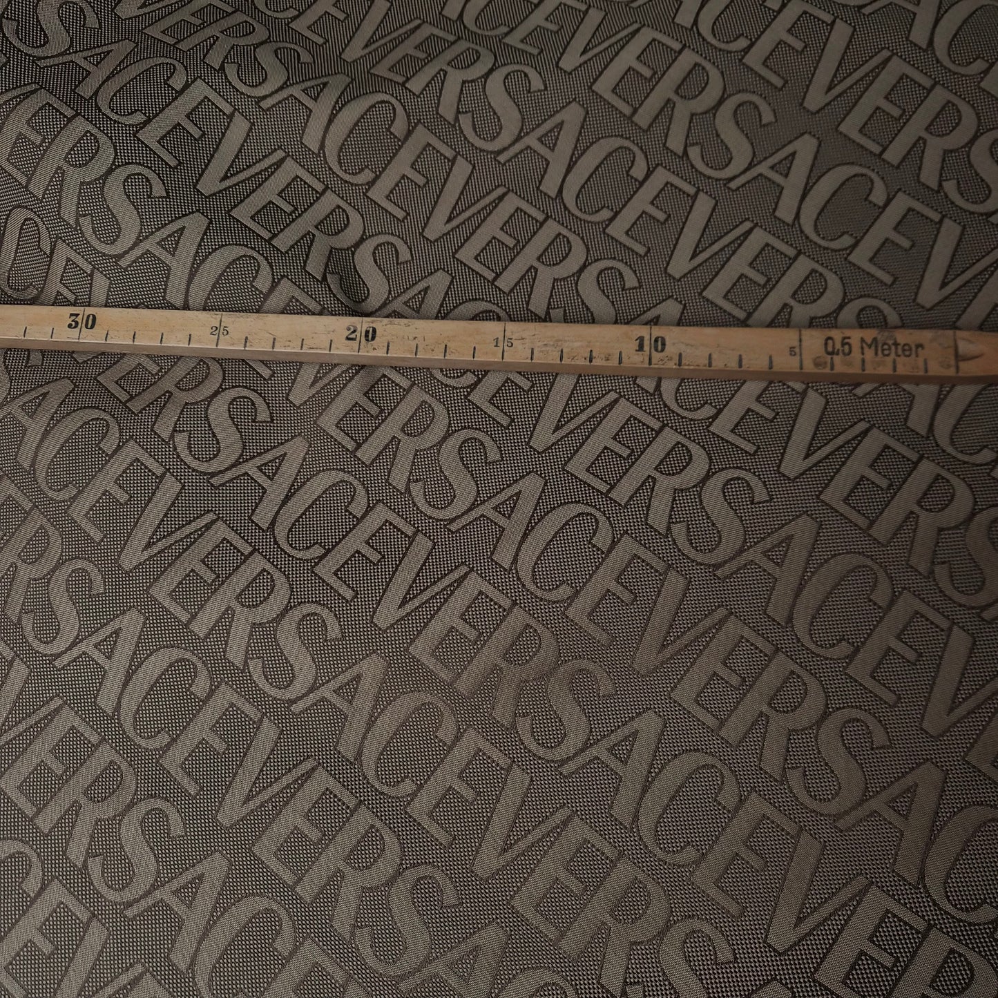 Jacquard · Polyester · Logo · Braun- und Beigetöne · 155 cm · 300 g/m² · Meterware