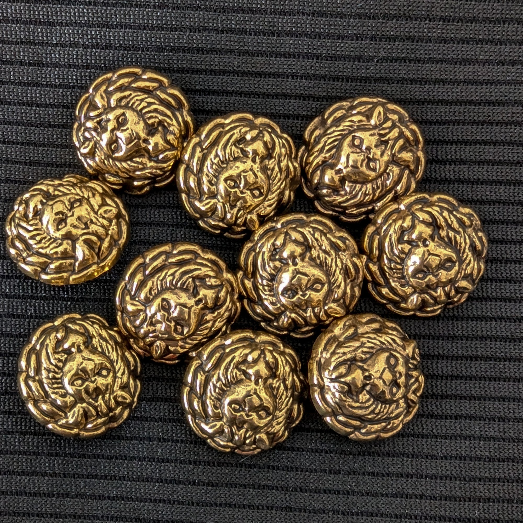 L4X5X023 10 Knöpfe VS Löwe ca. 1,7 cm