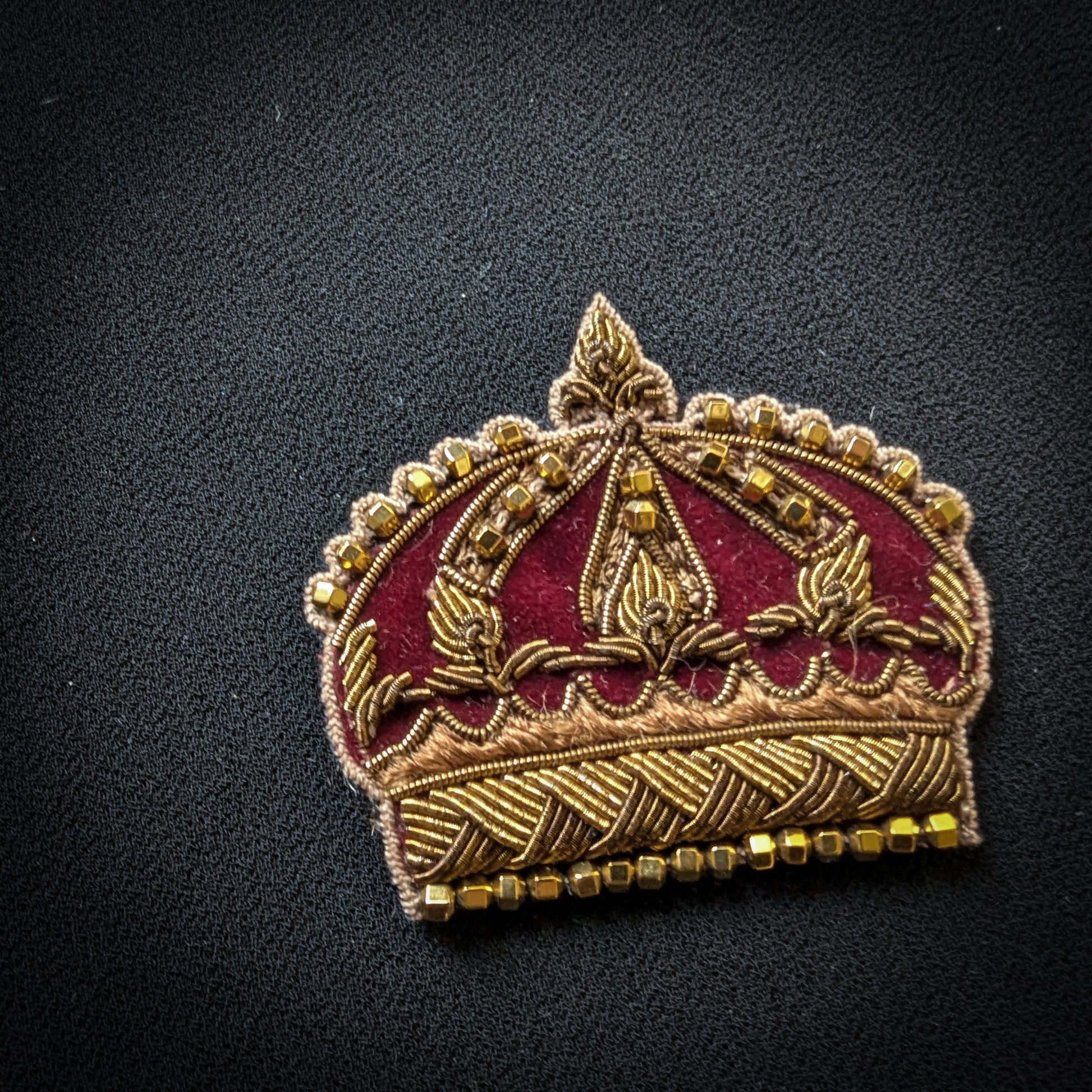 D&G 4cm x 4cm velvet crown patch with gold metal embroidery and pearl details.