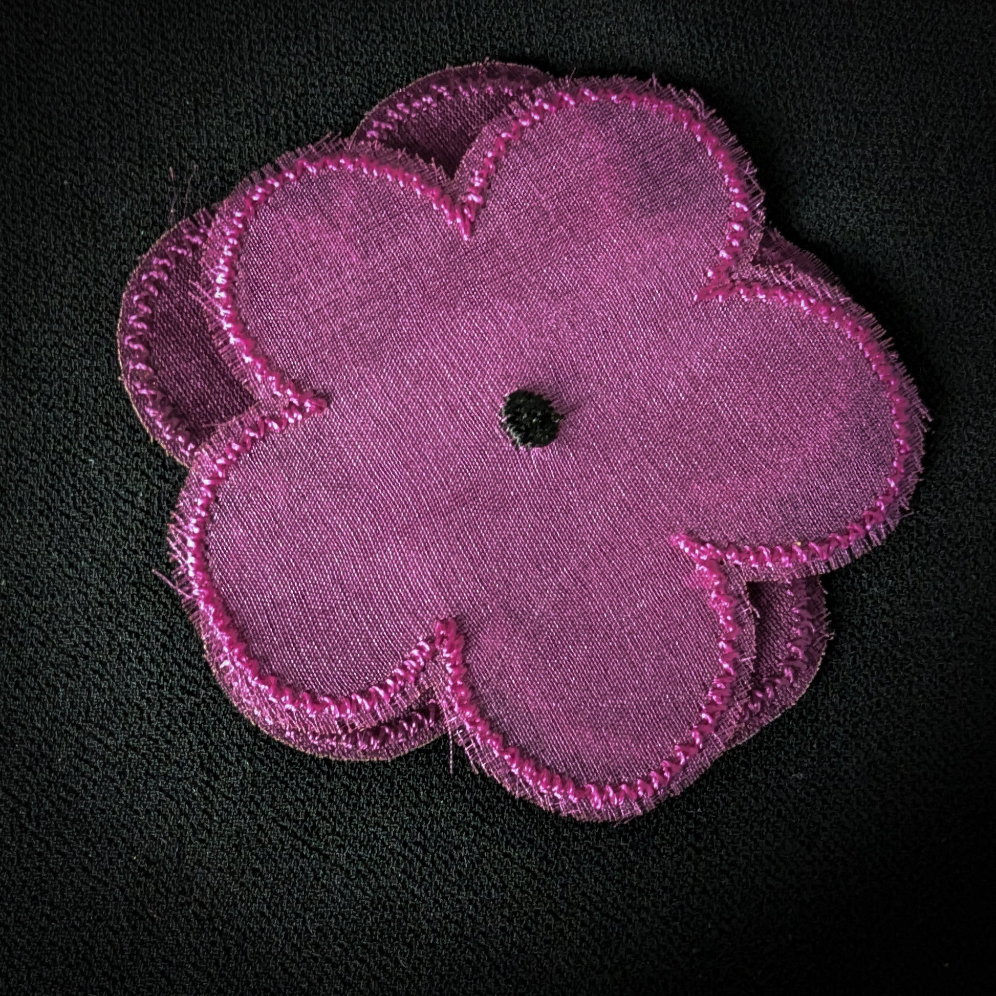 D&G embroidered tulle flower patch, 6x6 cm, in vibrant fuchsia with a black center.