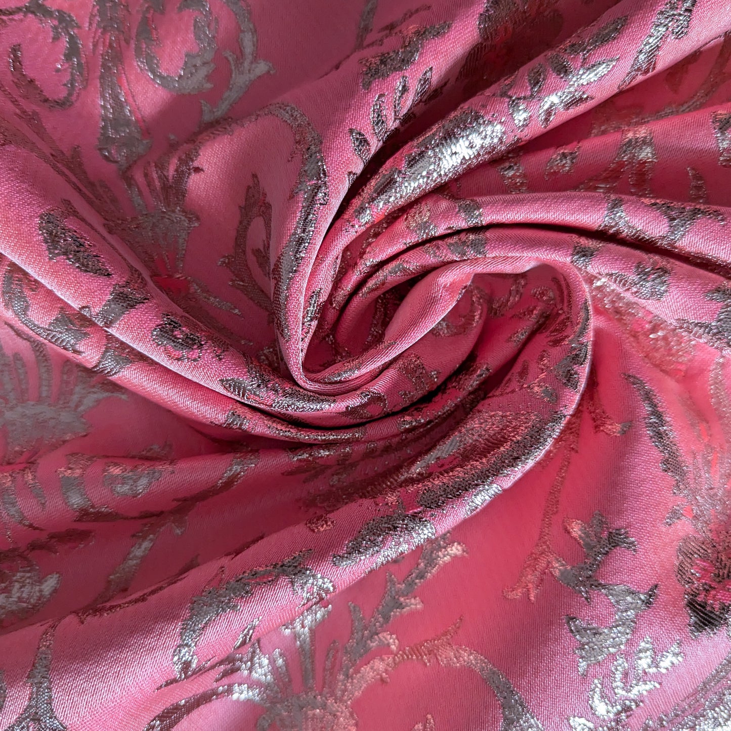Brokat · Doubleface · Seide, Polyester, Lurex · Ornament · Pink und Silbertöne · 150 cm · 130 g/m² · Meterware