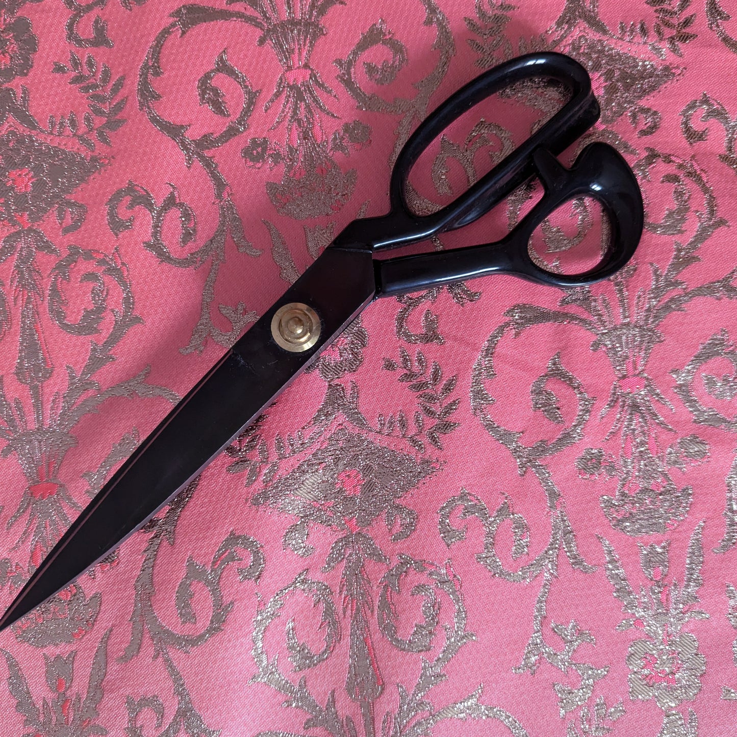 Brokat · Doubleface · Seide, Polyester, Lurex · Ornament · Pink und Silbertöne · 150 cm · 130 g/m² · Meterware