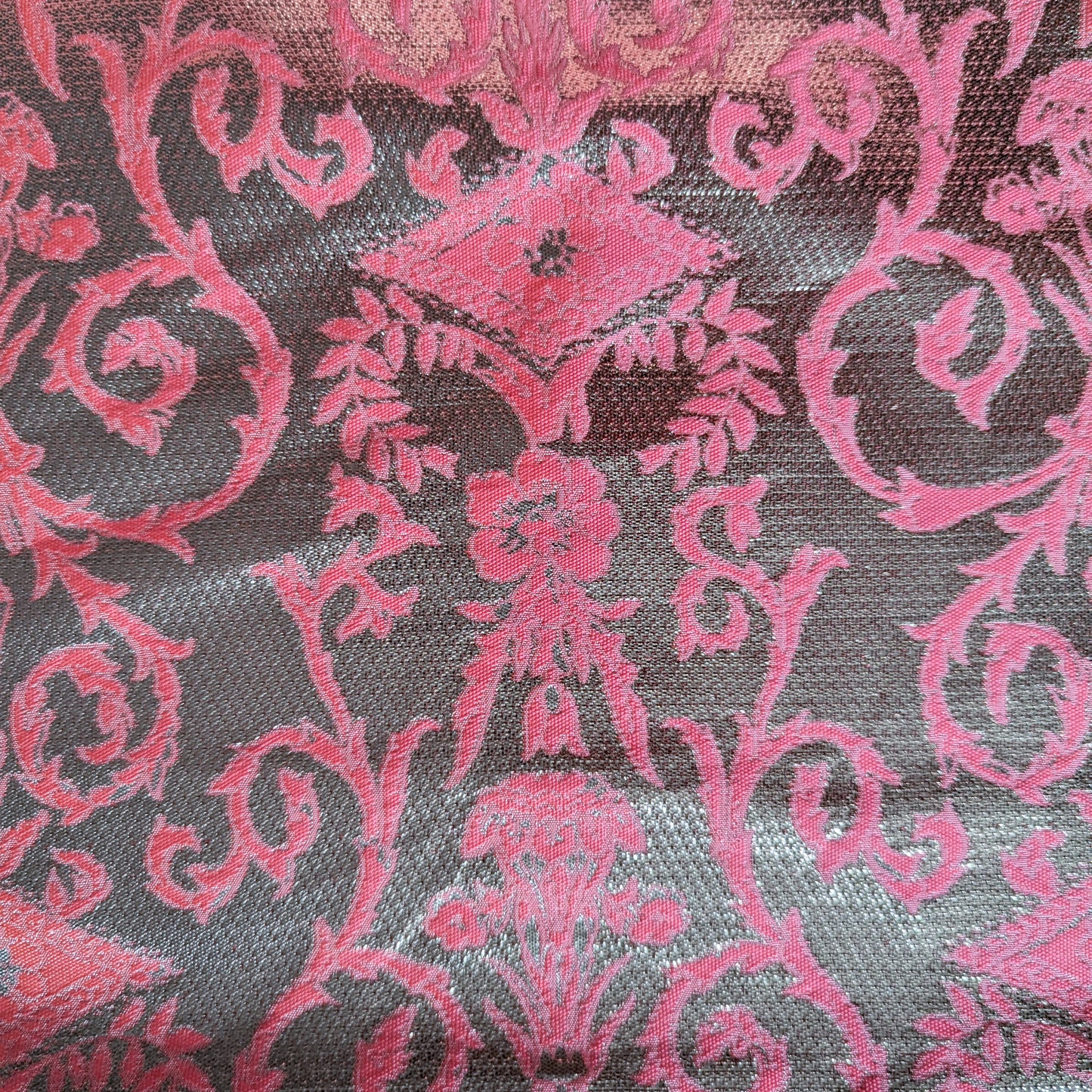 Brokat · Doubleface · Seide, Polyester, Lurex · Ornament · Pink und Silbertöne · 150 cm · 130 g/m² · Meterware