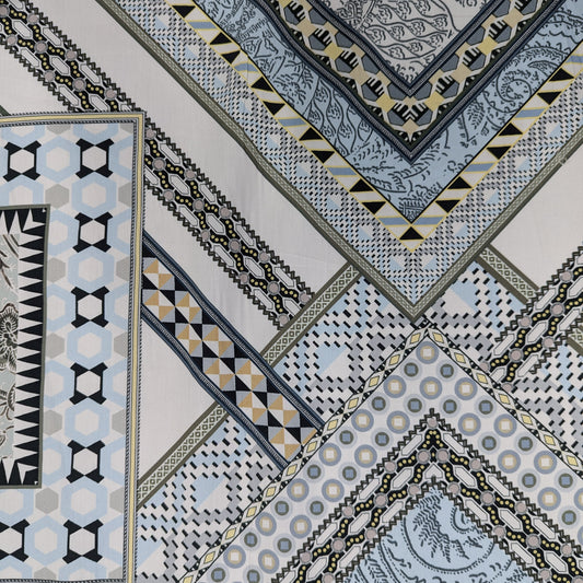 Mehrfarbiger Baumwollpoplin Deadstock mit geometrischen Mustern in Blau, Grau, Gelb und Schwarz.