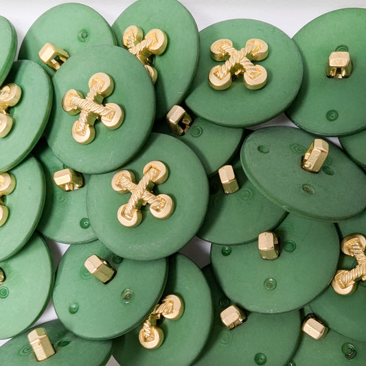 Six 3cm hellersgrün buttons with decorative gold metal knot elements.