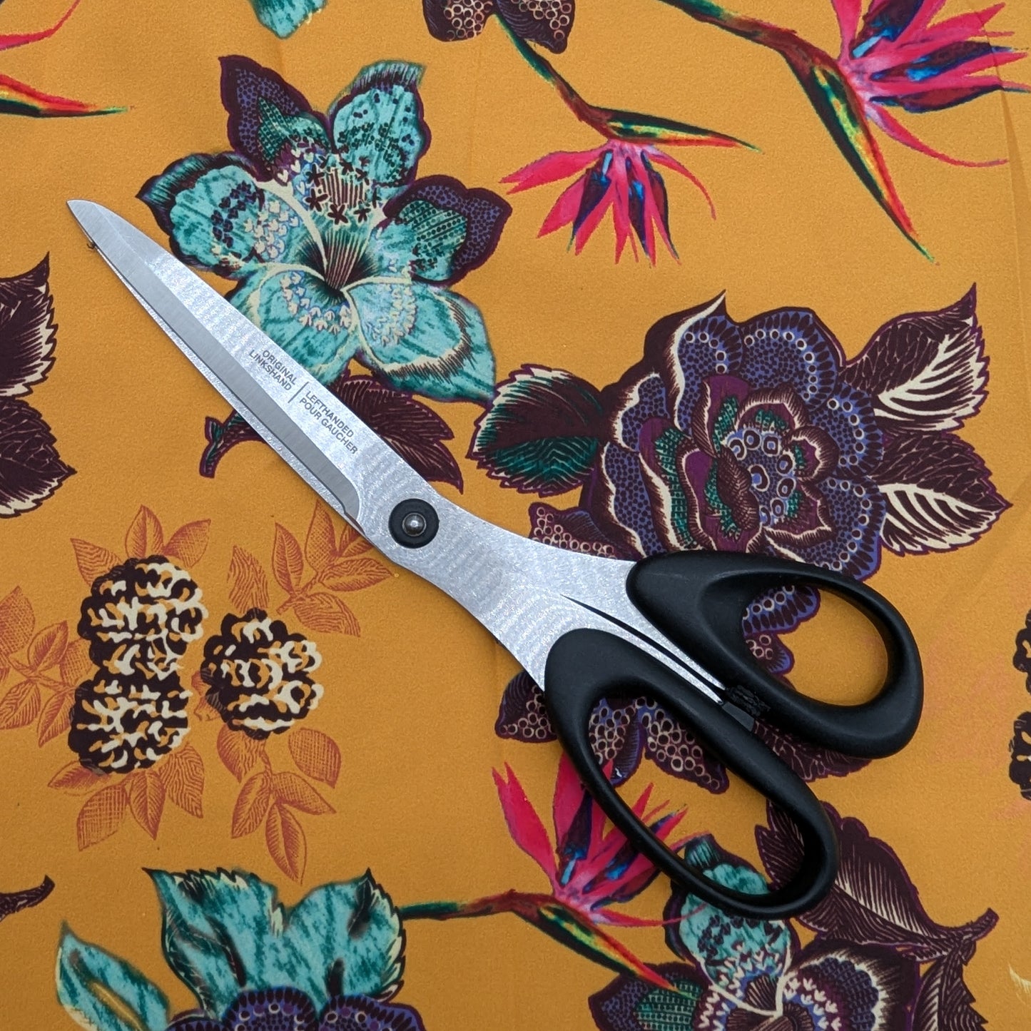 Fallschirmseide · Kunstfaser · Floral · Pantone Cadmium Yellow · 140 cm · 100 g/m² · Meterware