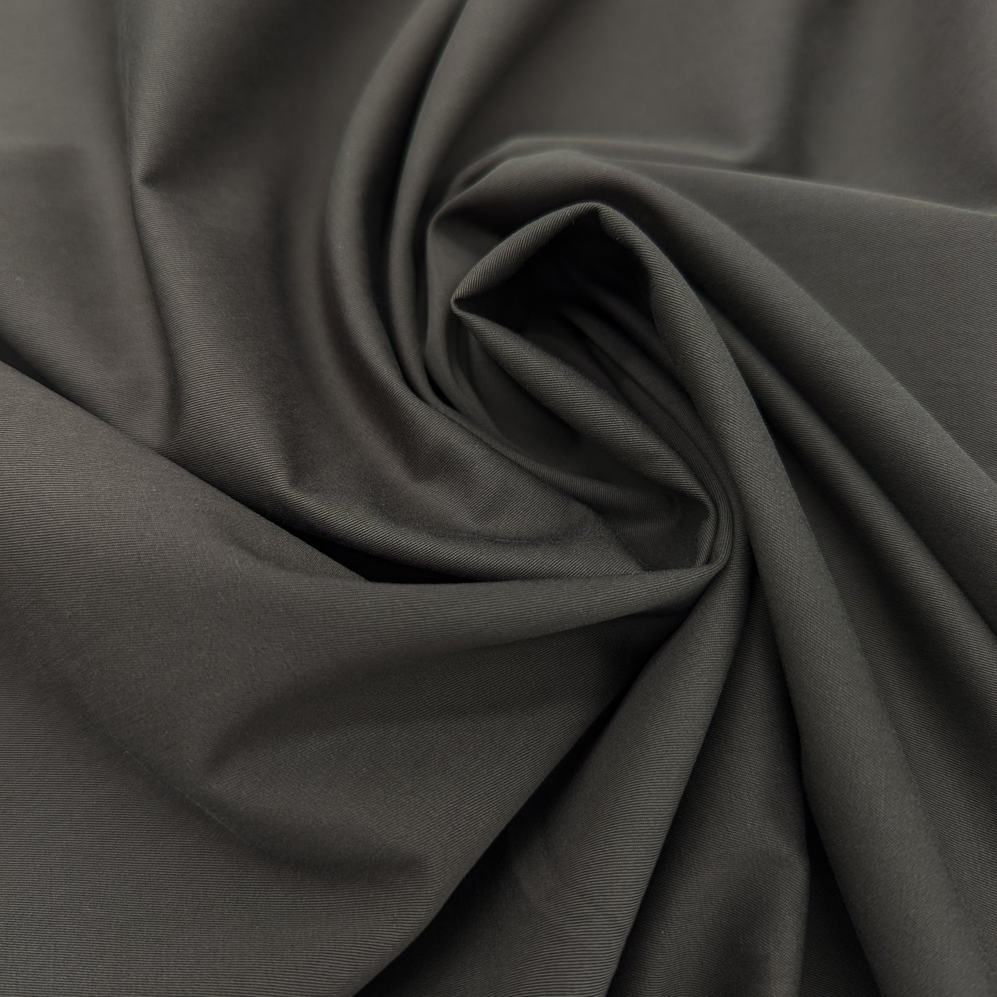 Pantone Olive Night Meterware Garbadine Baumwolle wasserabweisend Etr* ideal für Trenchcoats  150 cm M5X1X8 230g/m²