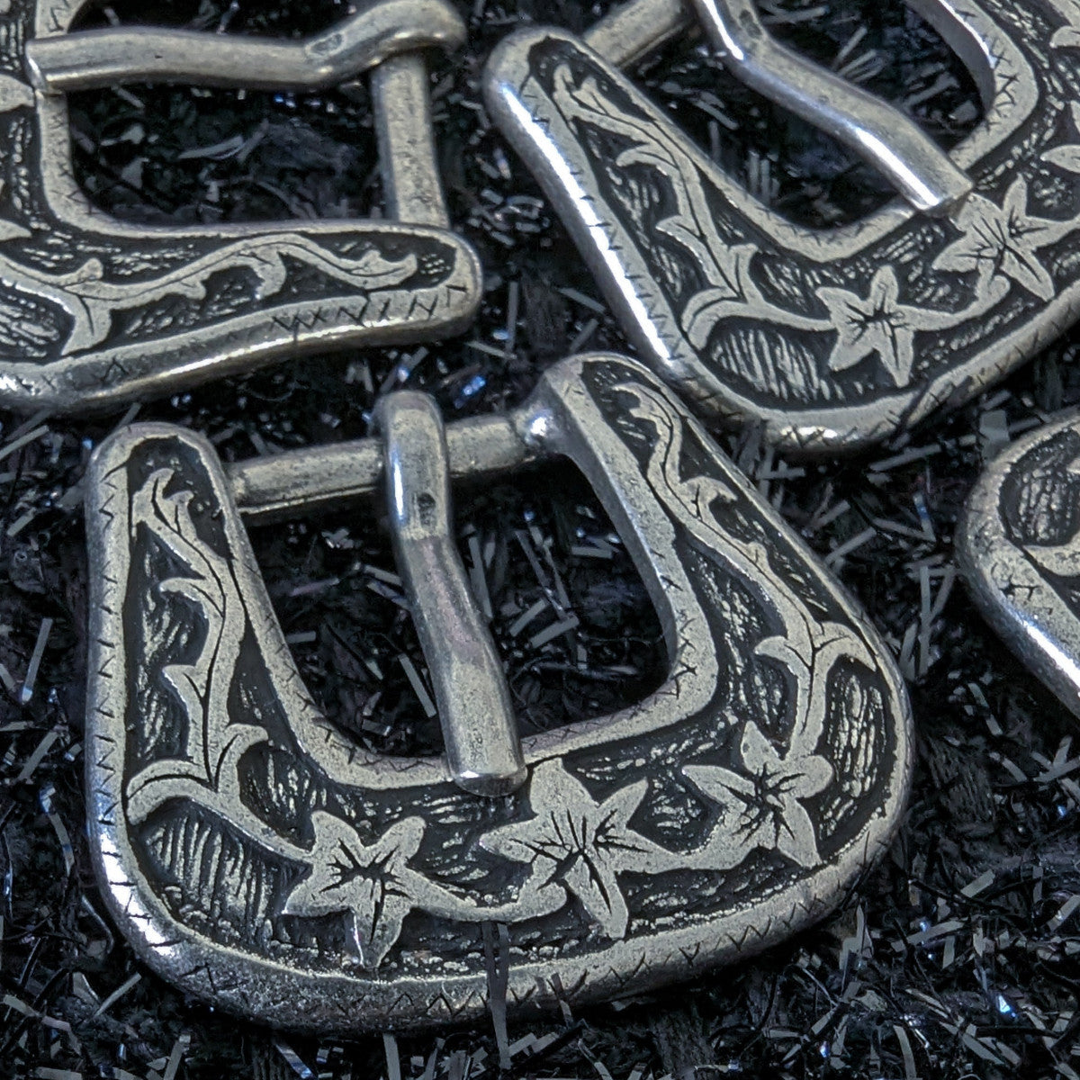 Deadstock Vs metal buckle in antique silver, 3.5x4cm, with ornate floral engraving.