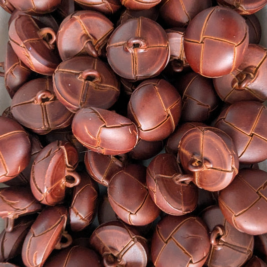 Pile of 1.8cm brown leather-look buttons with a woven, braided design.