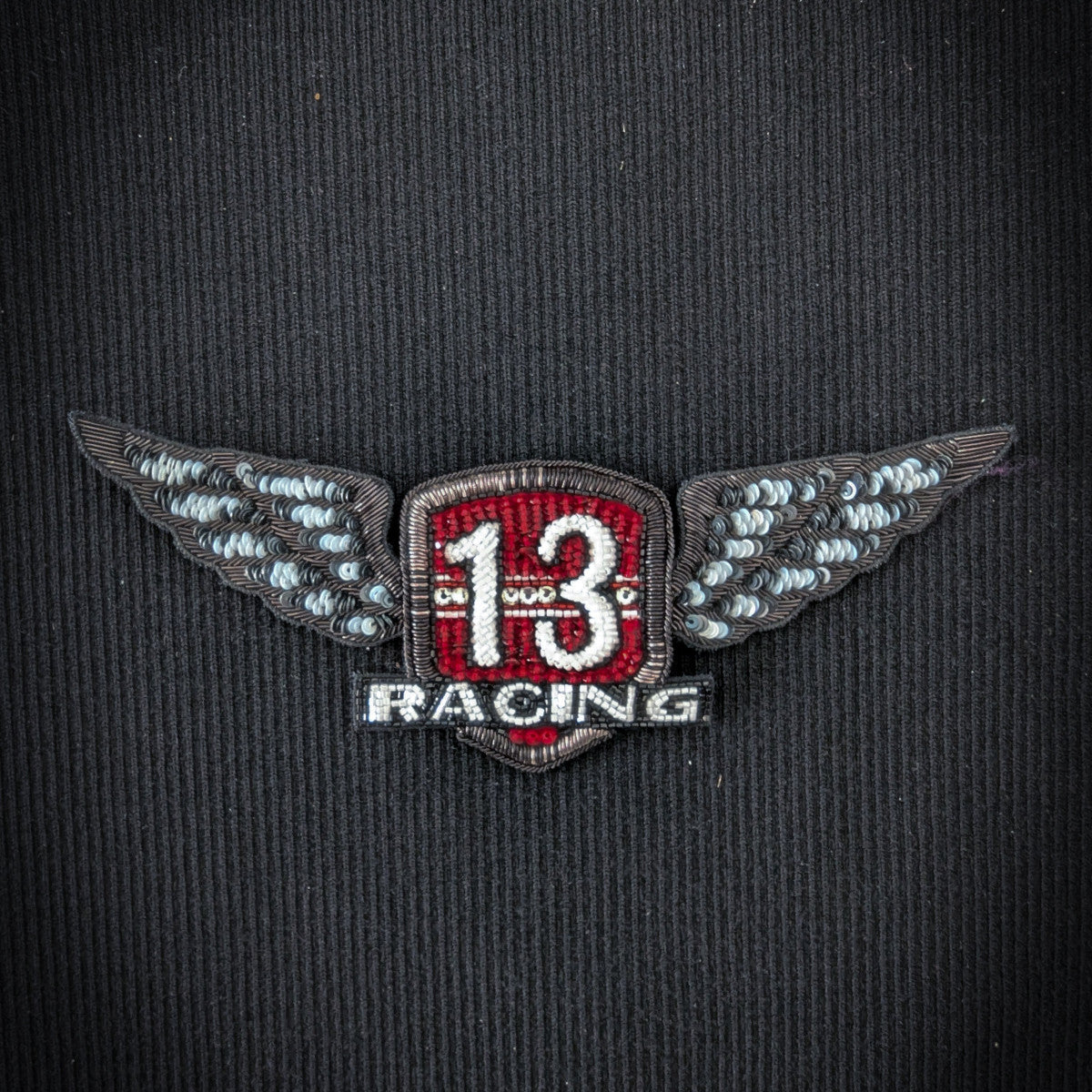 D&G Perlen Racing patch, 16cm, with "13" and "RACING" in white beads, flanked by beaded wings.