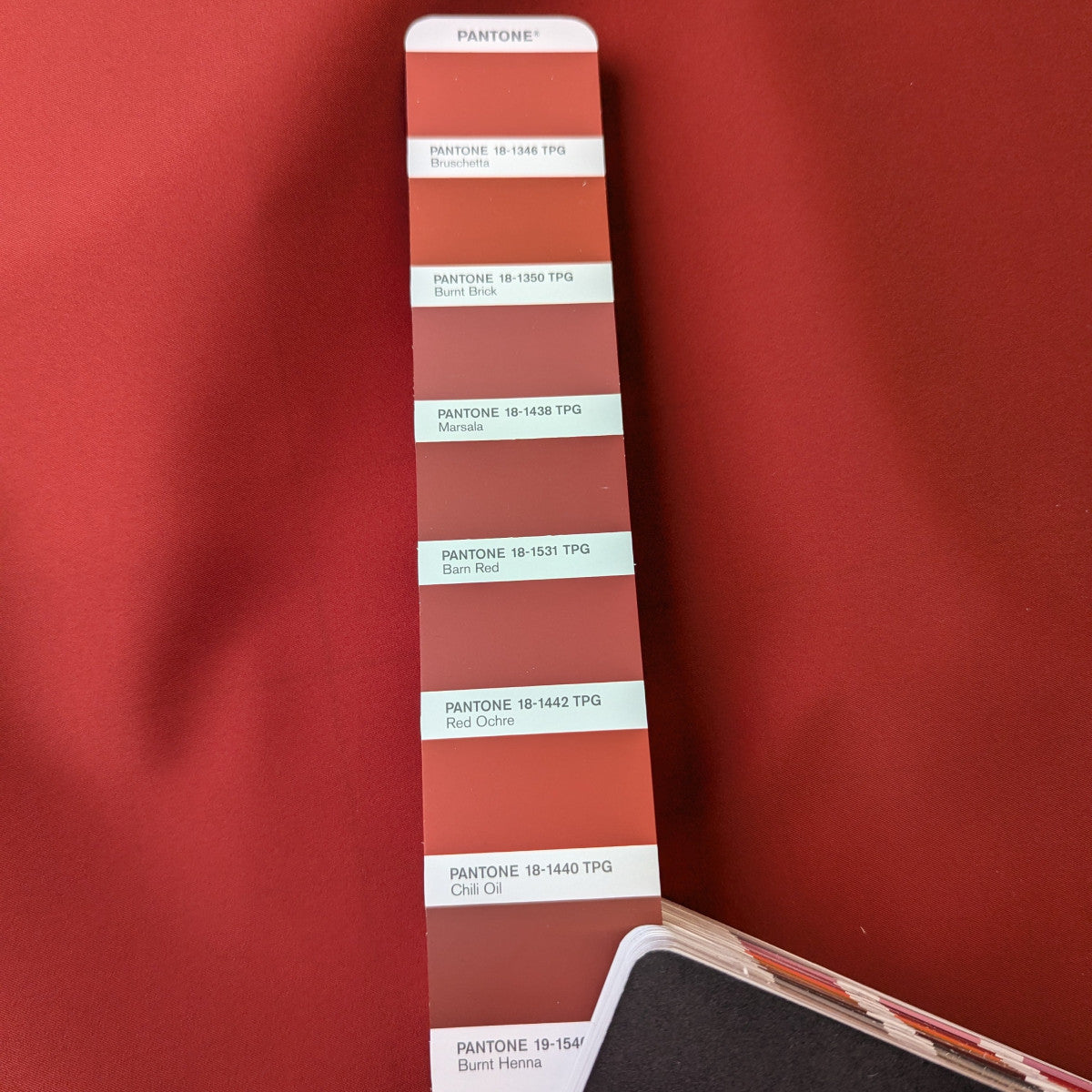 Meterware · Webware, Polyester, Pantone Chili Oil · 150 cm · 120 g/m²