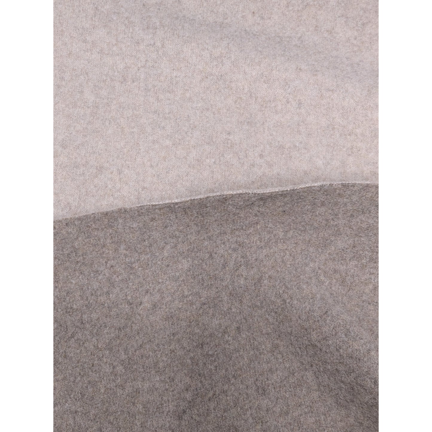 Oyster gray doubleface cashmere knit fabric, 120cm wide, with a soft, textured surface.
