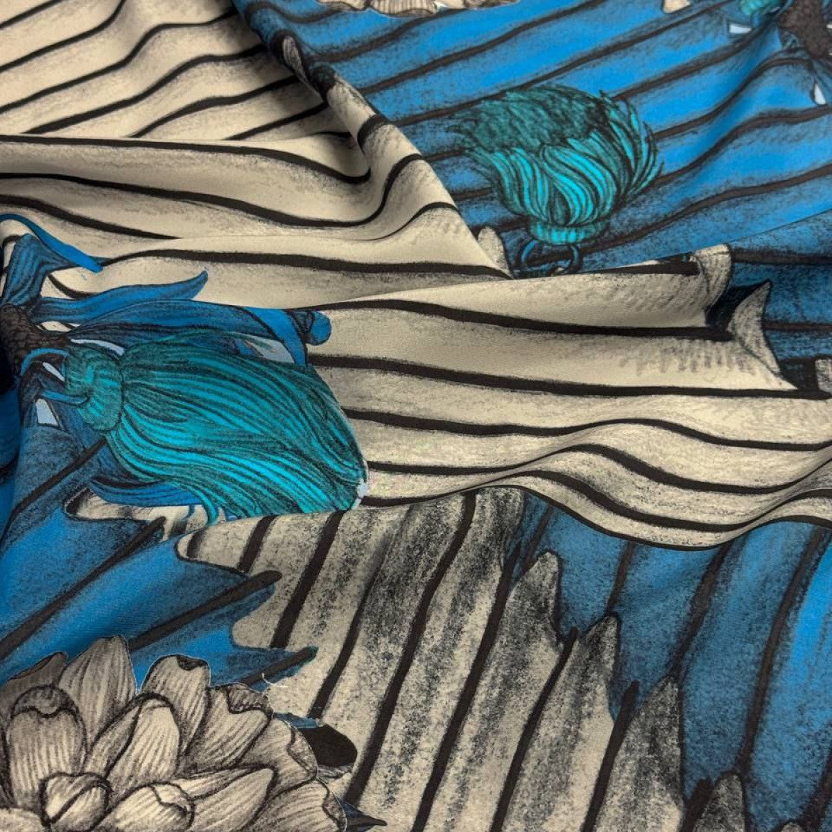 Crêpe · Seide · Floral · Farbe: Grau · 140 cm · Meterware
