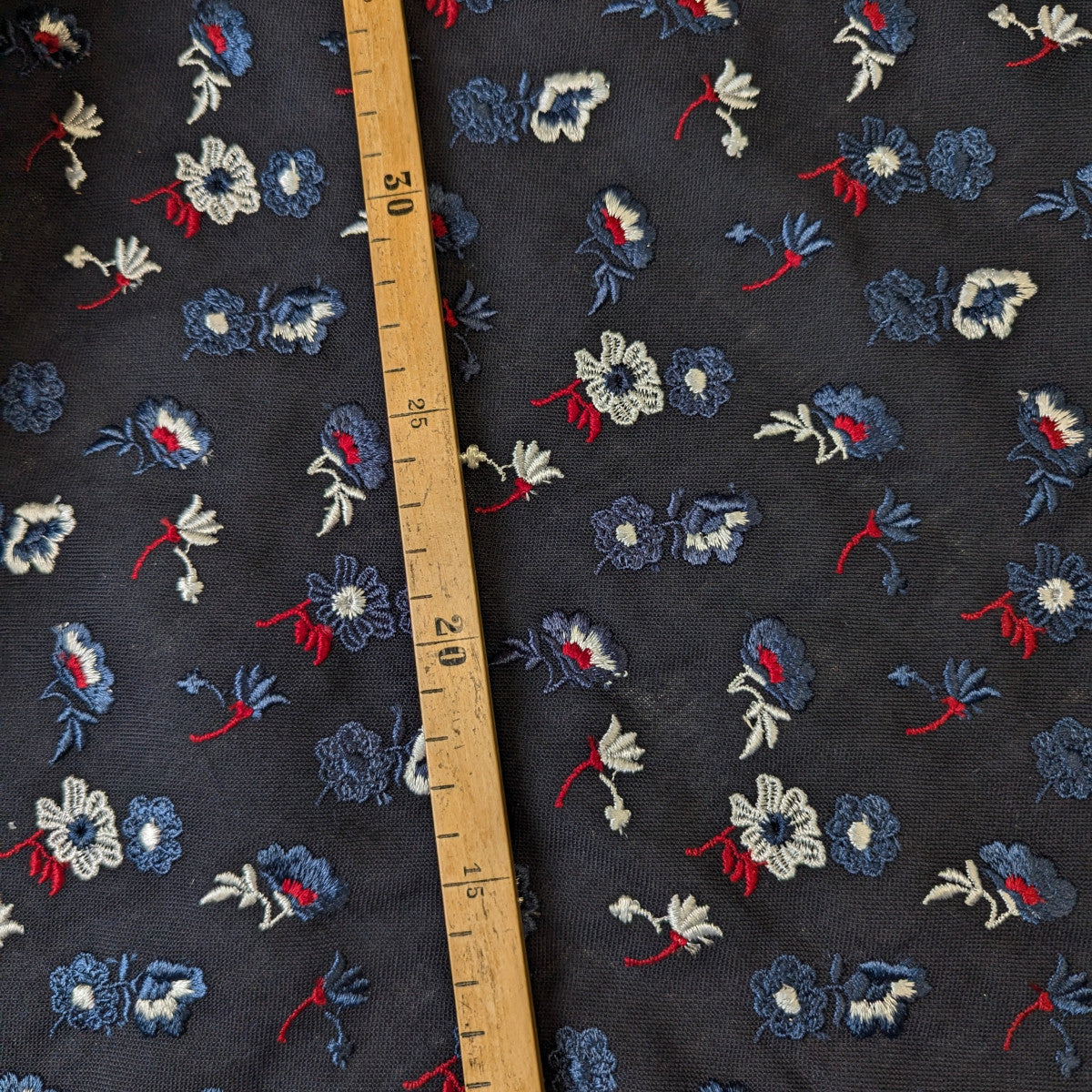 Designerstoff – Deadstock bestickte 2ply Worsted Wolle Dark Navy | 160 cm | M6X5X16