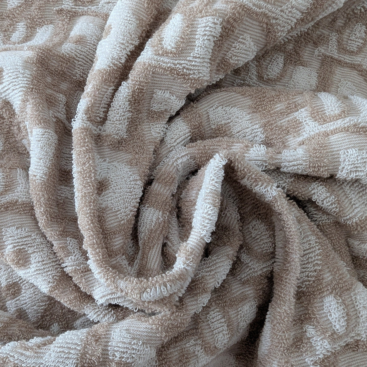 Deadstock D*or Frottee towel, 80x28cm, with a beige and white Oblique pattern.