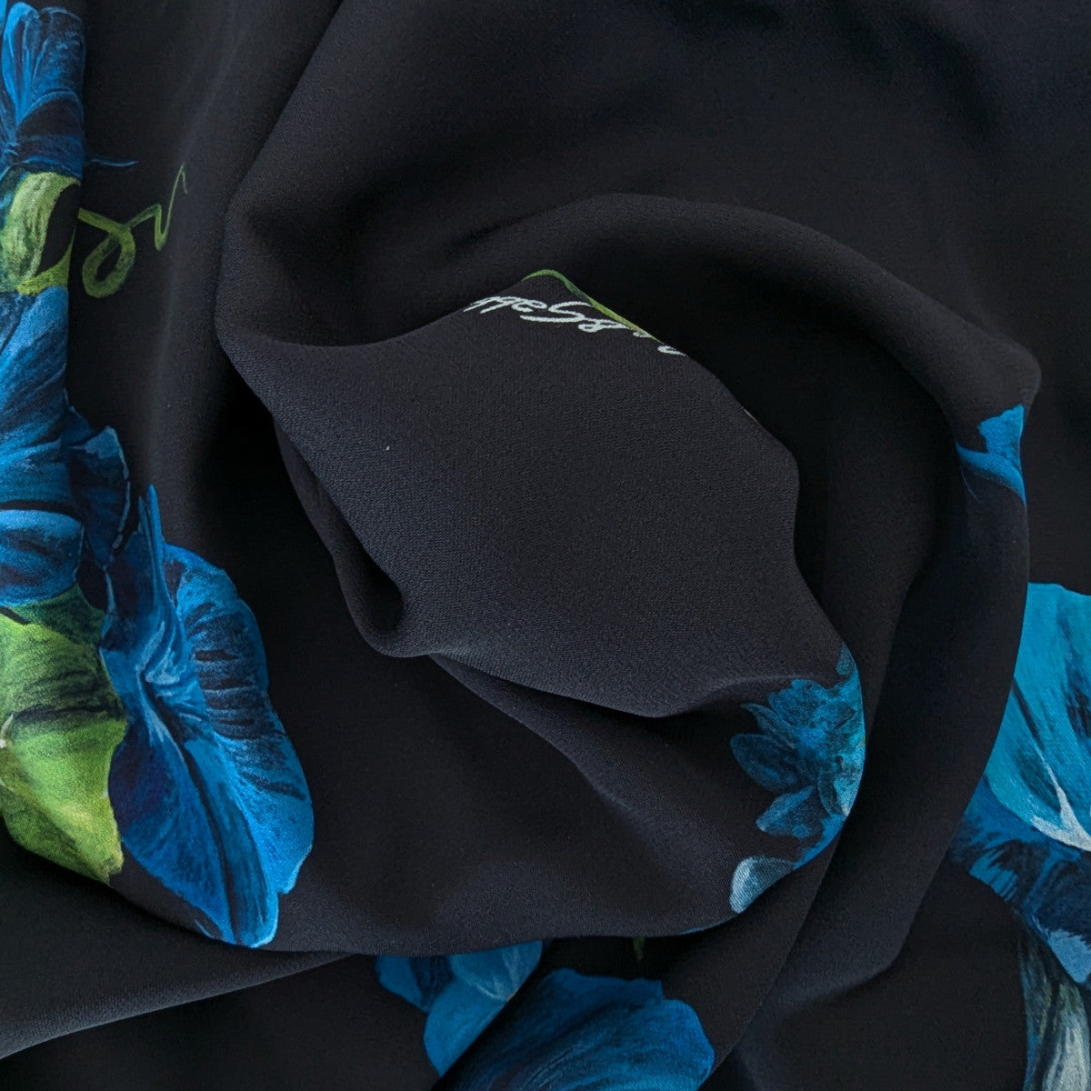 D*G – Seide Schwarz Blumenprint | 45 × 80 cm | S6X1X003