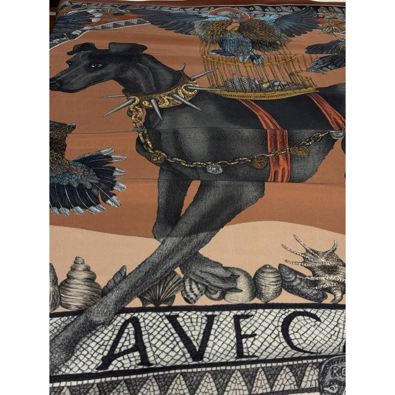 S8X4X019 Sabina Savage Schal Panel Hund Seide 140 cm X 140 cm